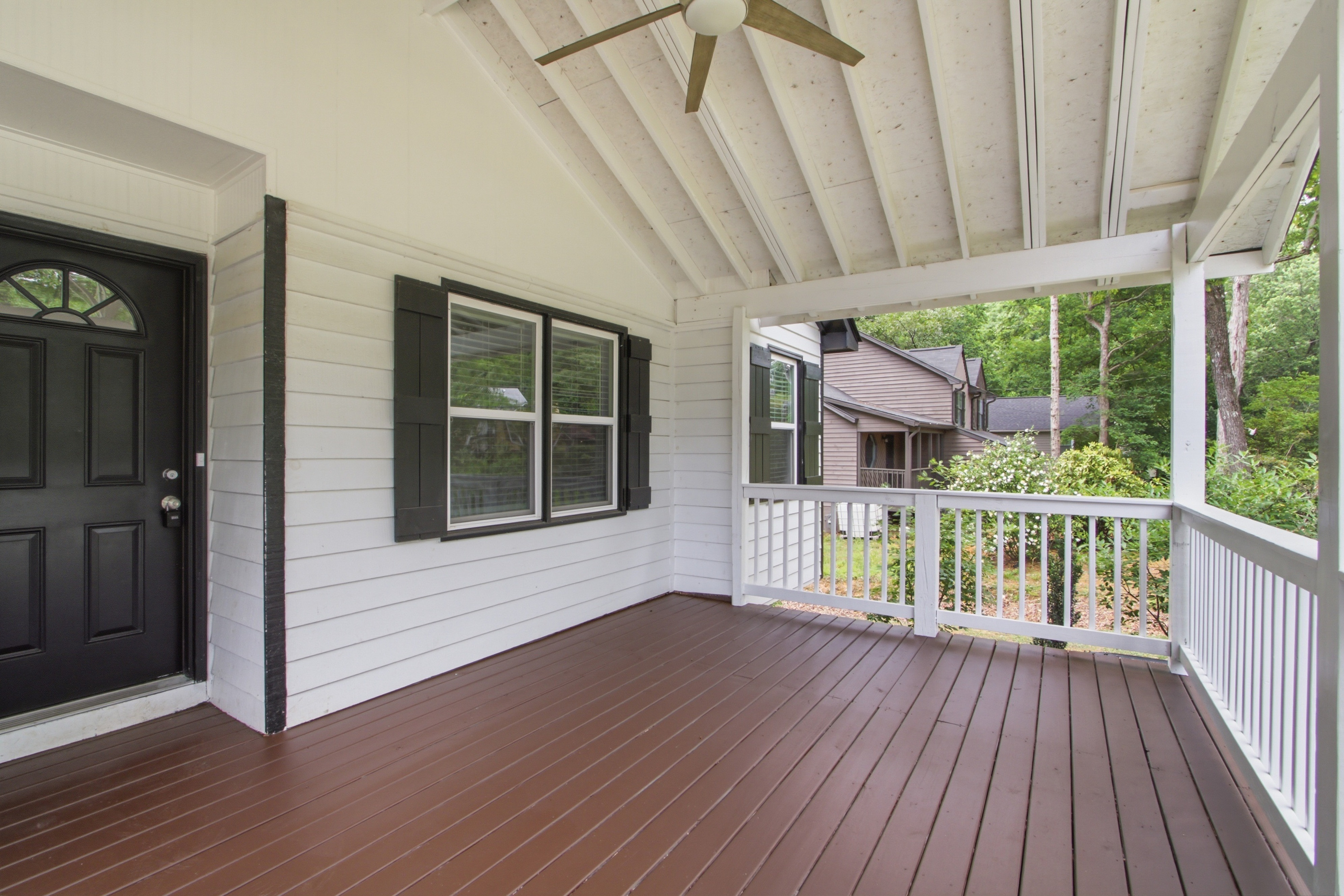 Photo 9 of 33 of 1239 Ashbrook Dr, Lawrenceville, GA
