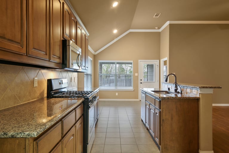 Photo 10 of 26 - 7424 Durness Dr, Fort Worth, TX 76179