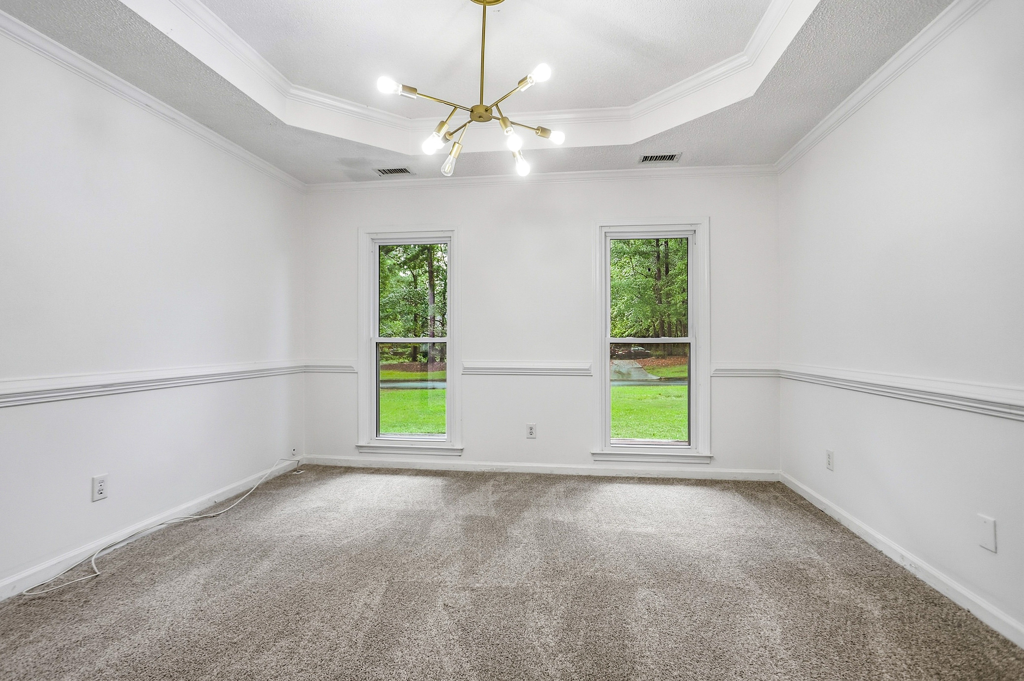 Photo 13 of 40 of 1025 Crown Corners Dr, McDonough, GA