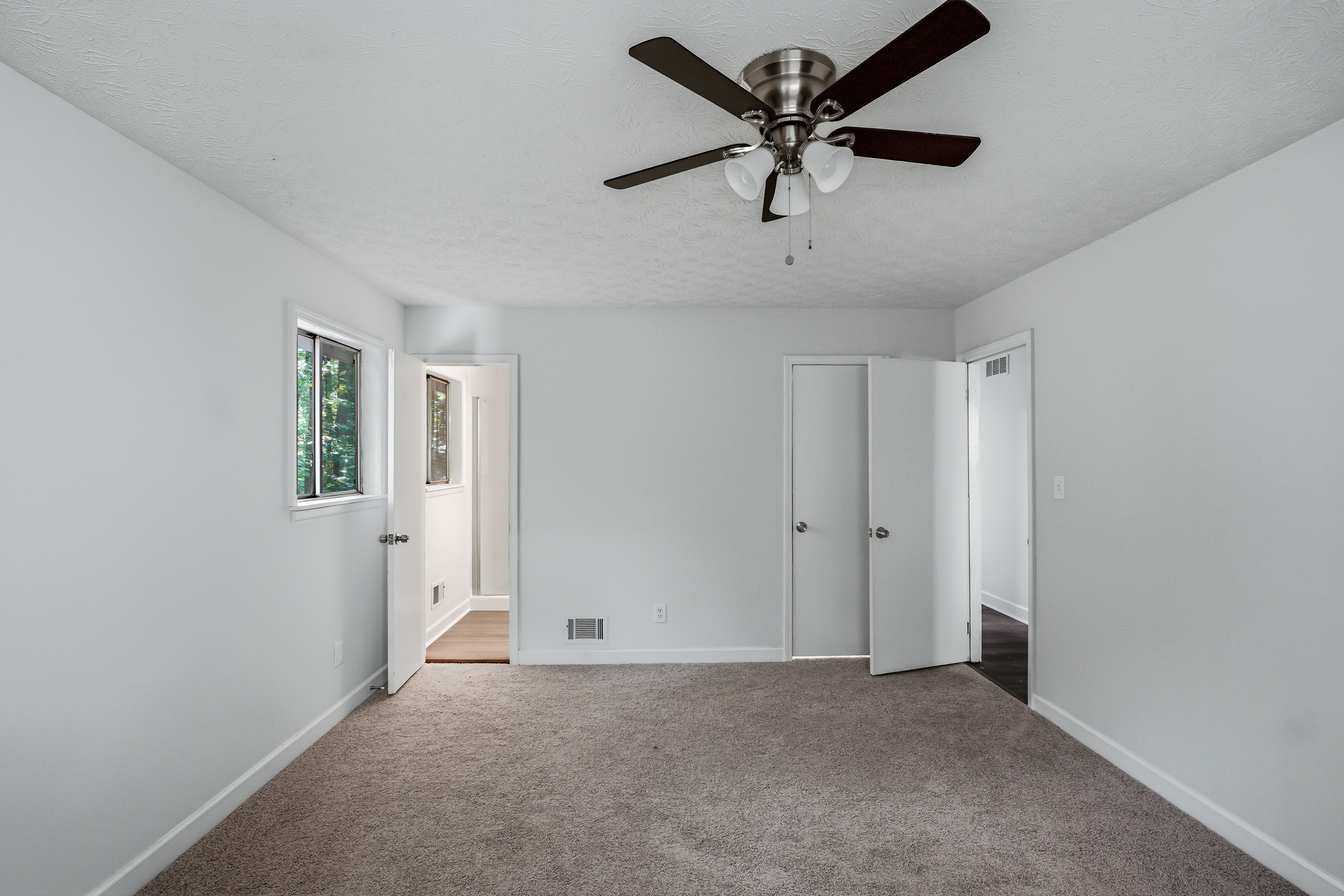 Photo 14 of 29 of 7052 Lodgepole Dr, Morrow, GA