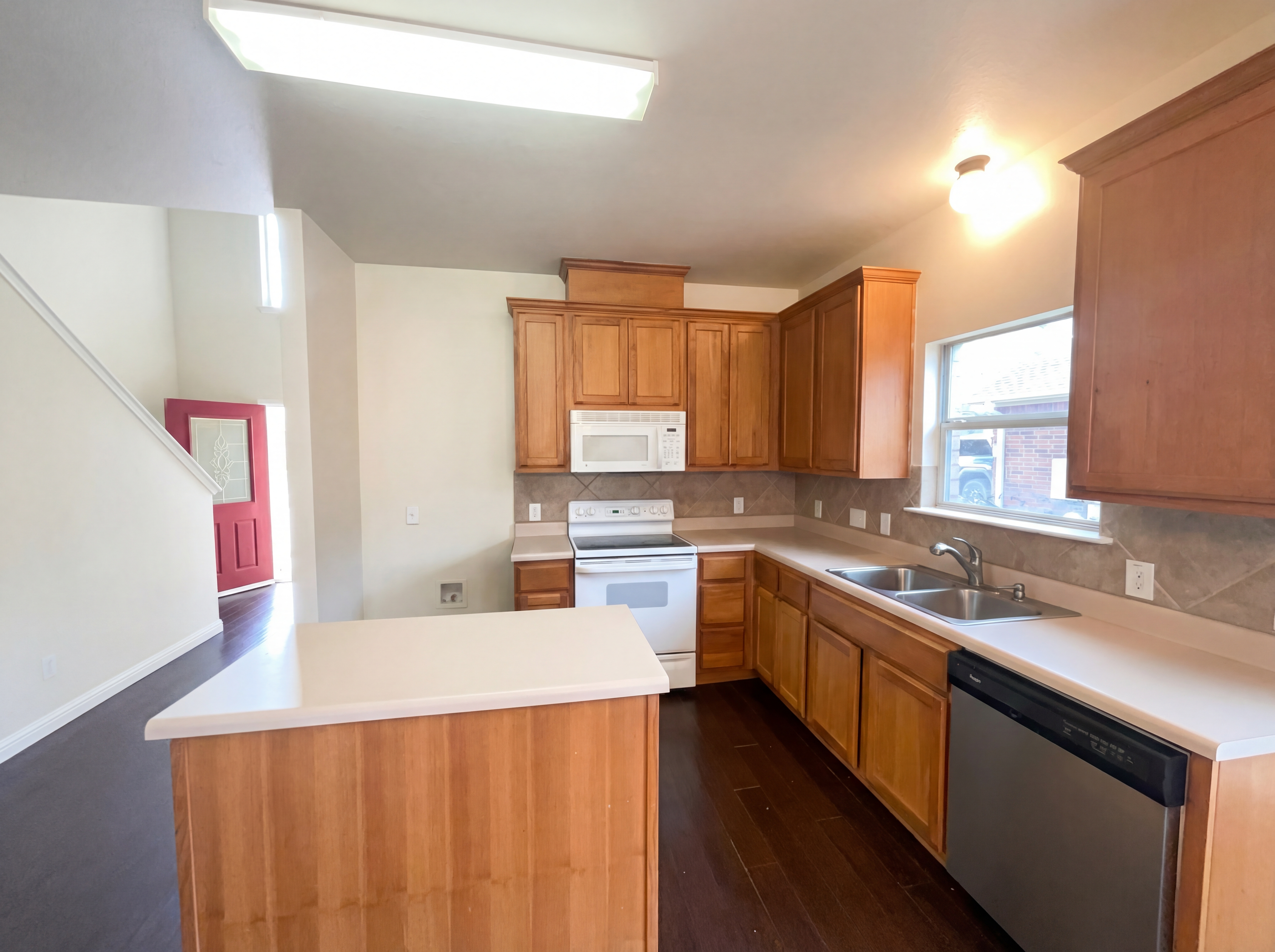 Photo 10 of 26 of 128 Inman Dr, Hutto, TX