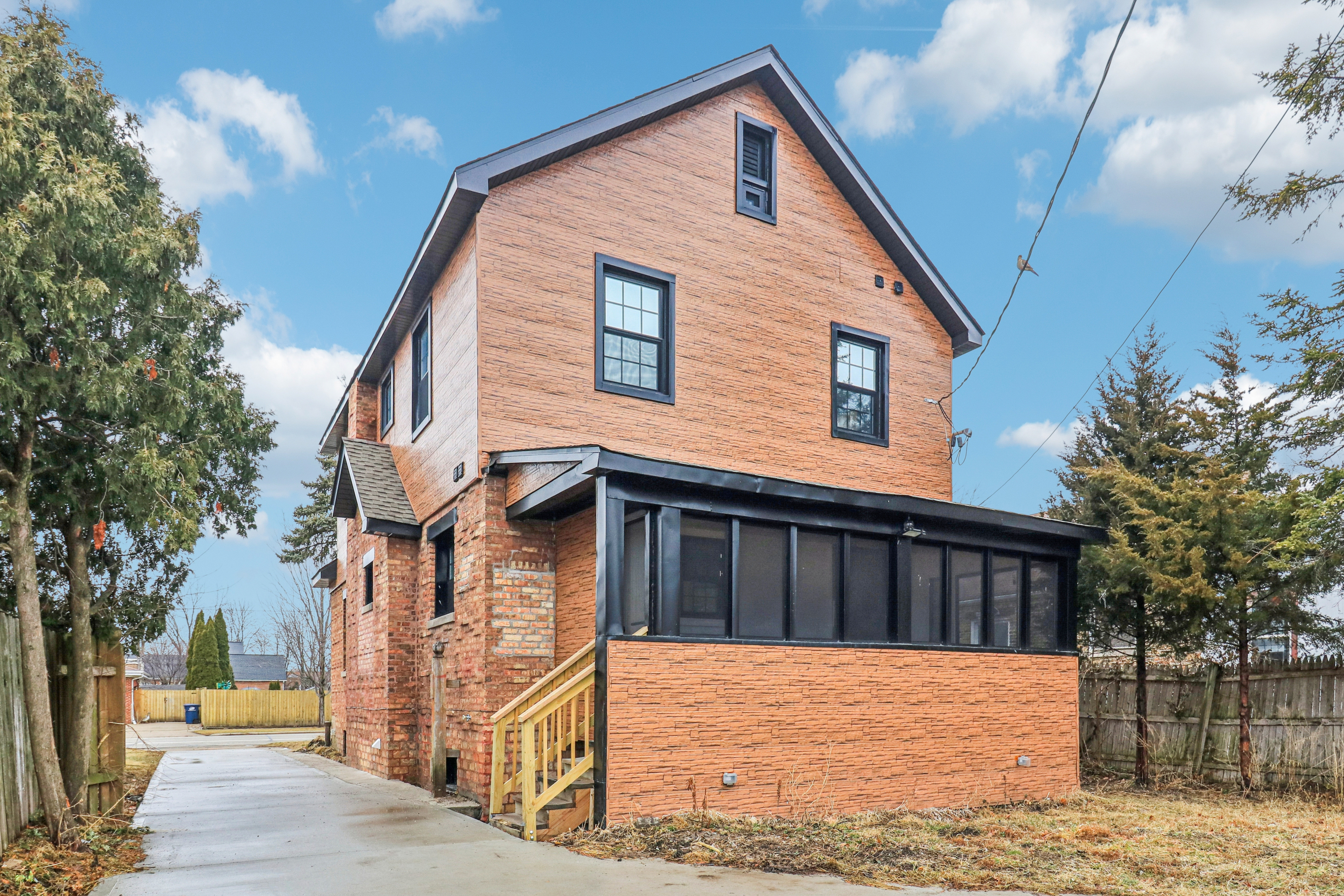 Photo 8 of 48 of 1509 Center St, Des Plaines, IL