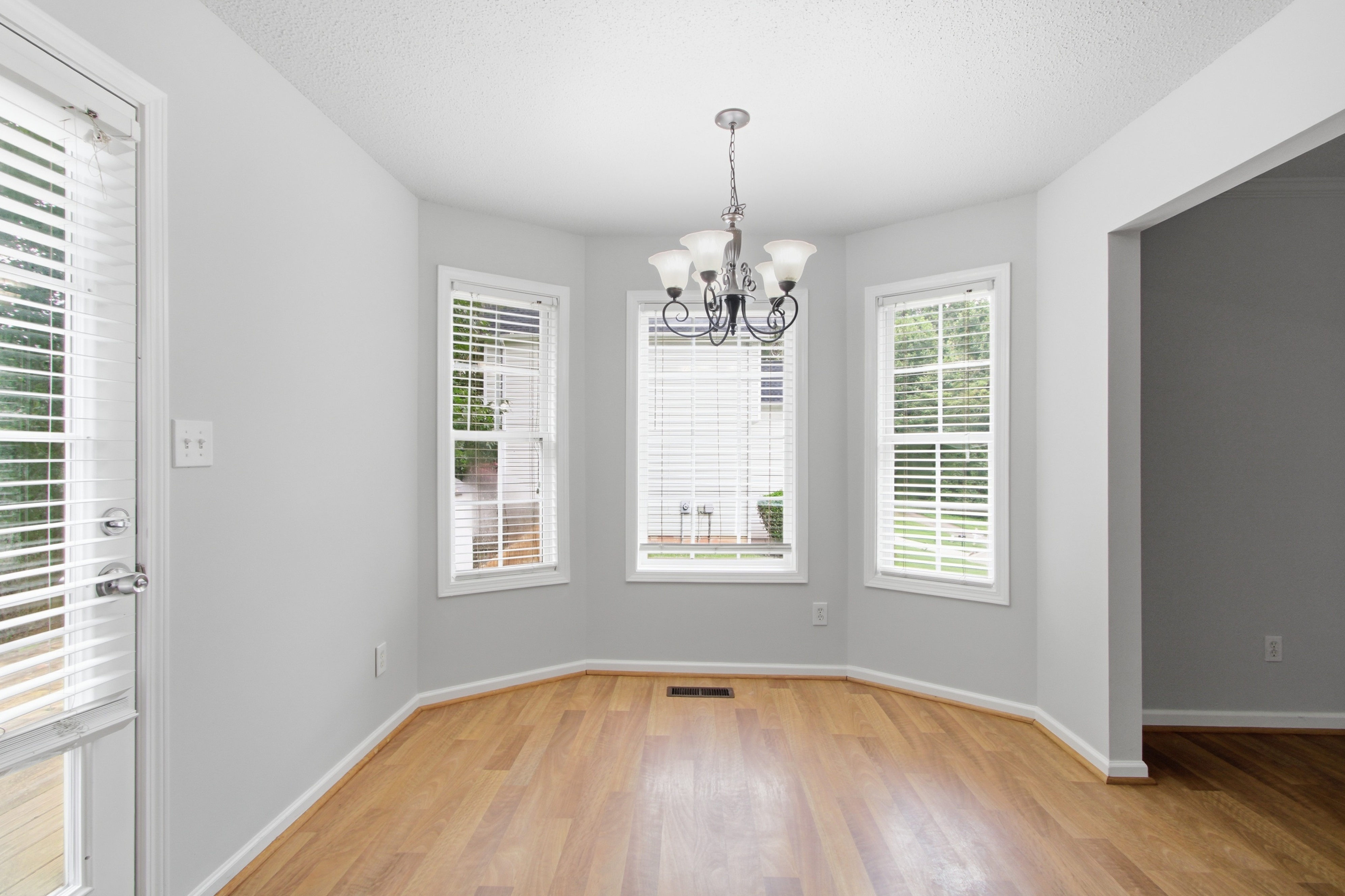 Photo 10 of 34 of 221 Glen Ridge Dr, Villa Rica, GA