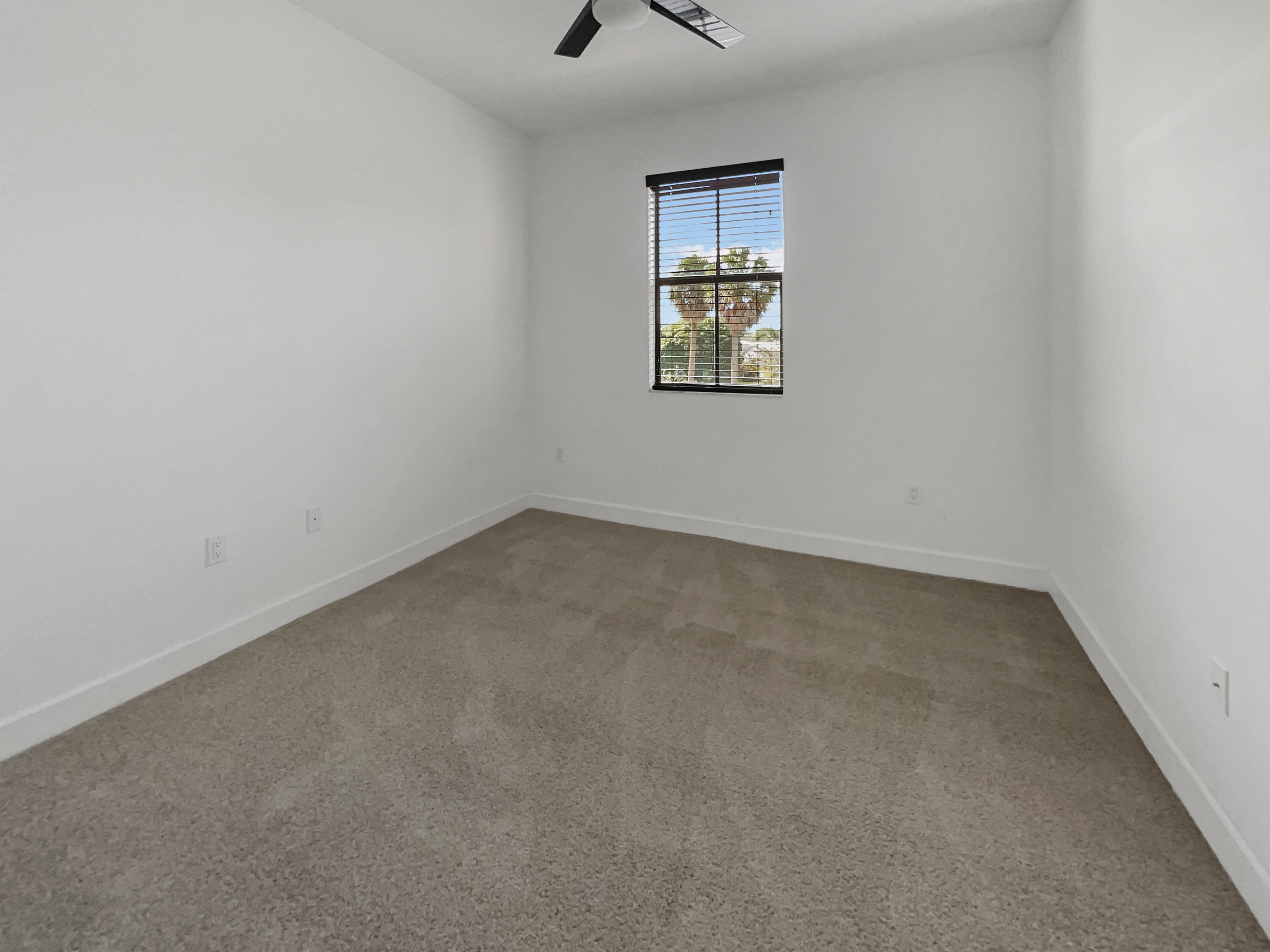 Photo 21 of 28 of 4879 NW 55th Pl, Fort Lauderdale, FL