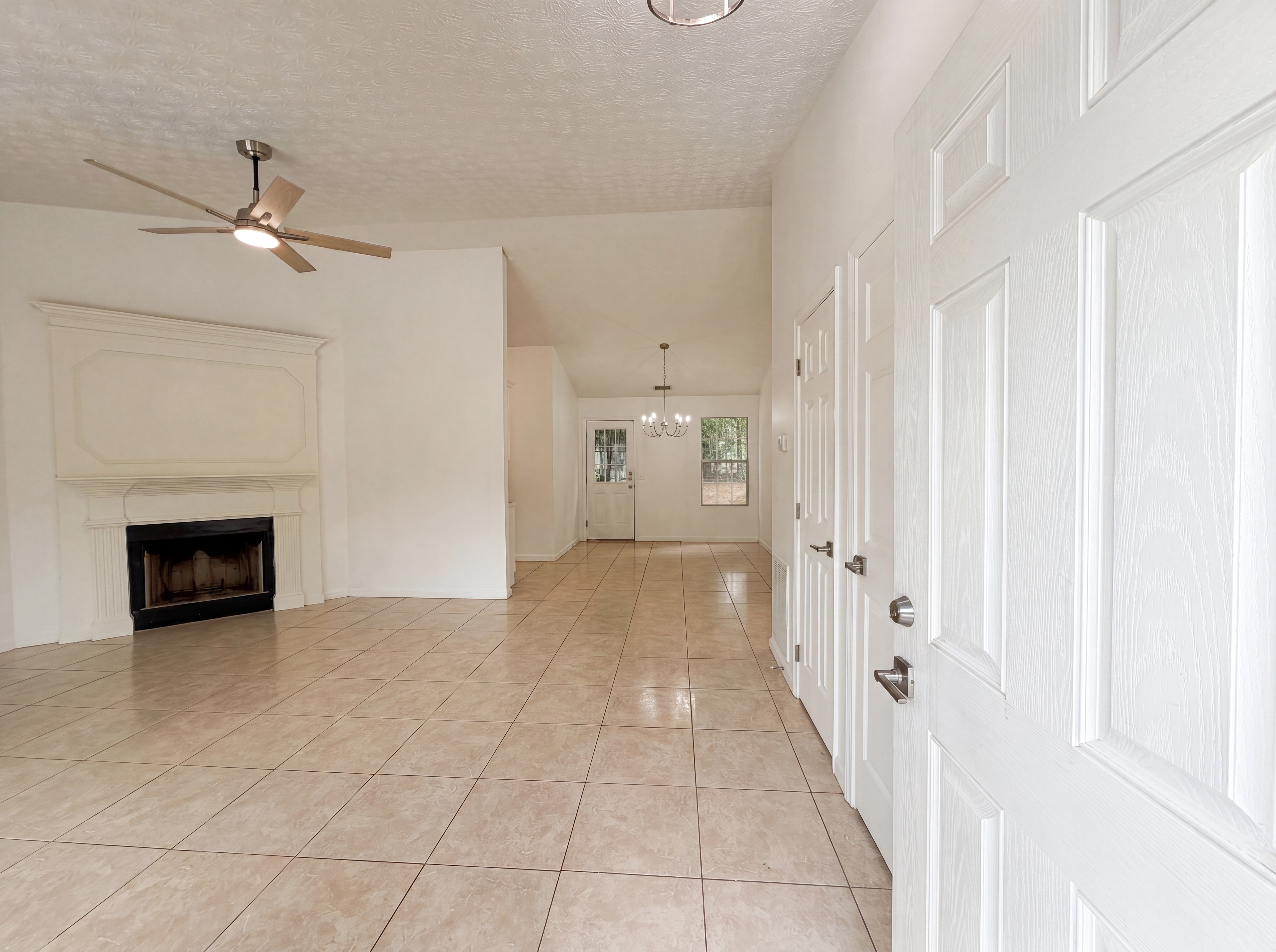 Photo 17 of 23 of 3353 Homeward Trl, Ellenwood, GA