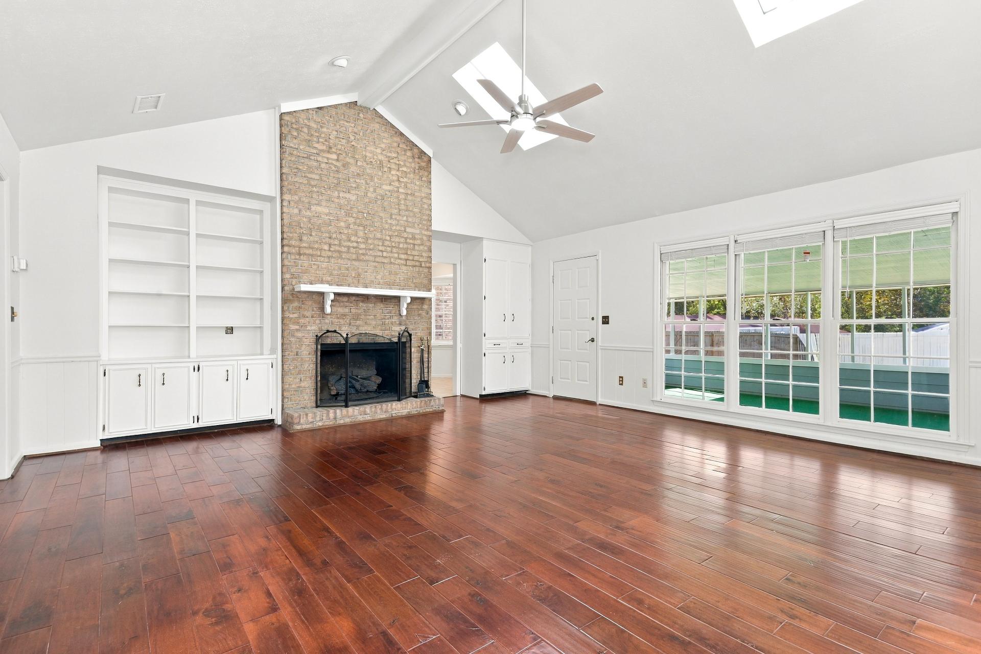Photo 2 of 20 of 4303 Castlewood Pkwy, Columbus, GA