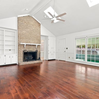 Property photo 2 of 4303 Castlewood Pkwy