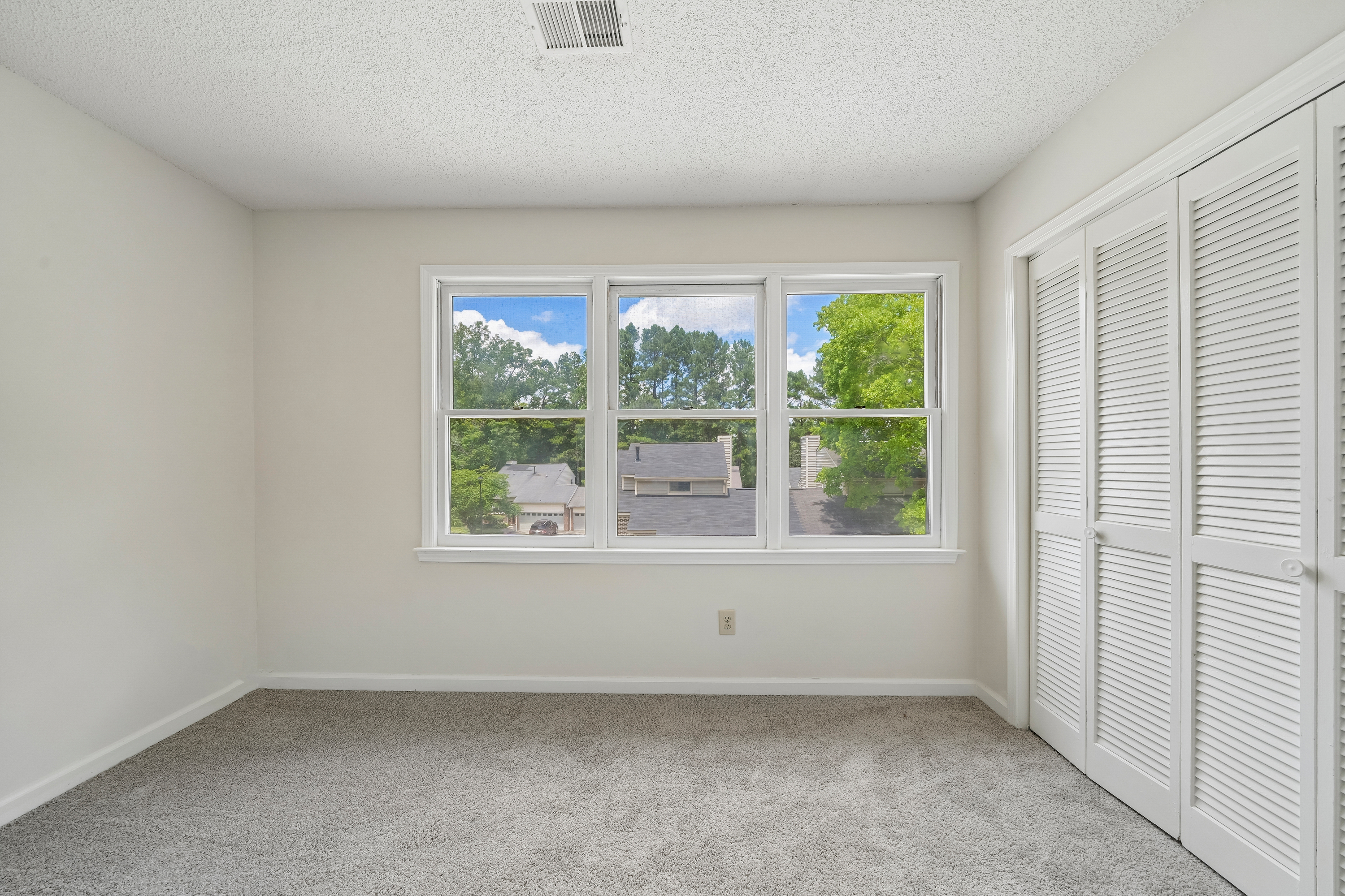 Photo 9 of 33 of 19 Belmonte Ct SW, Atlanta, GA