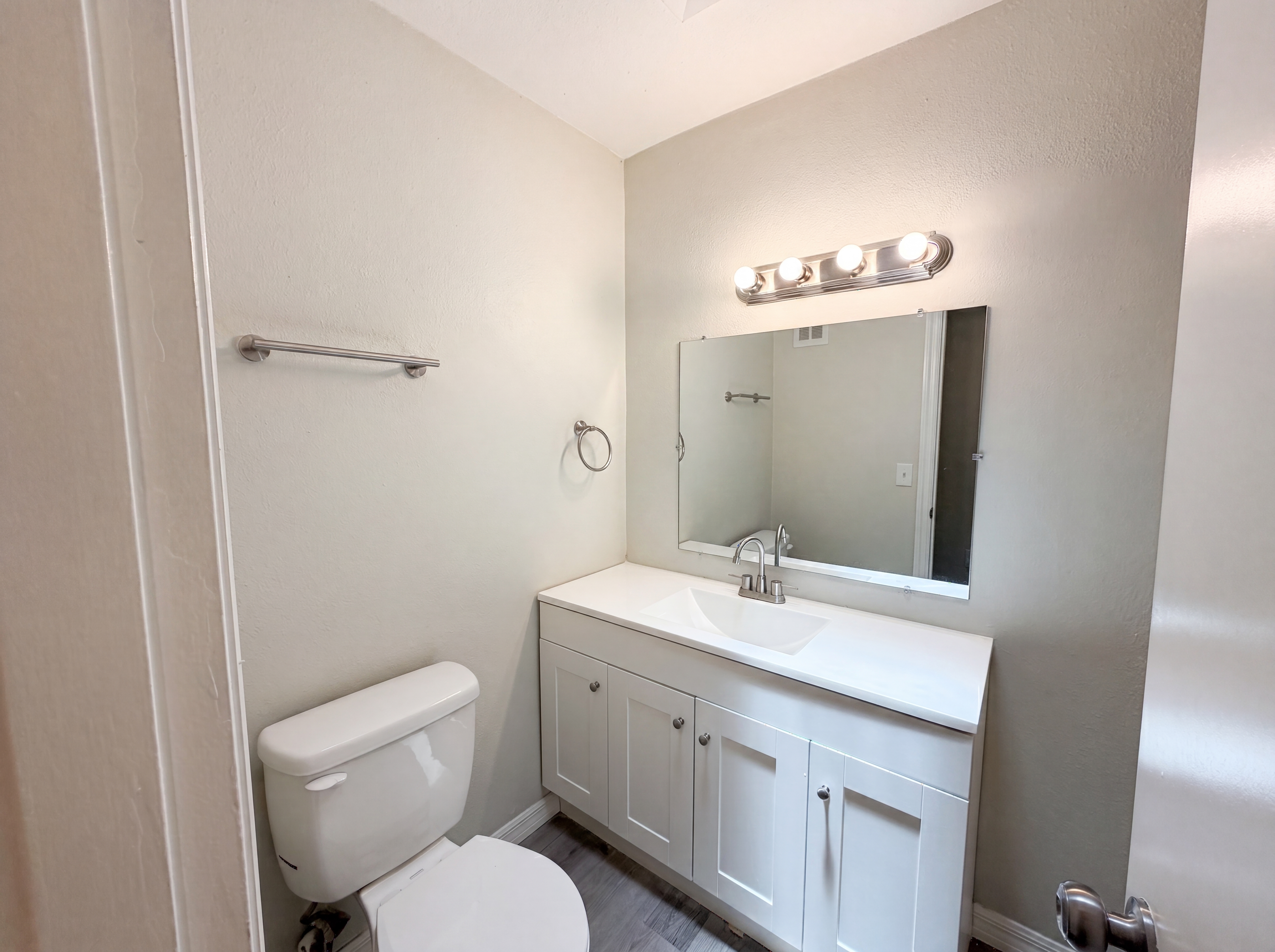 Photo 16 of 26 of 333 E Chelsea St, Deland, FL