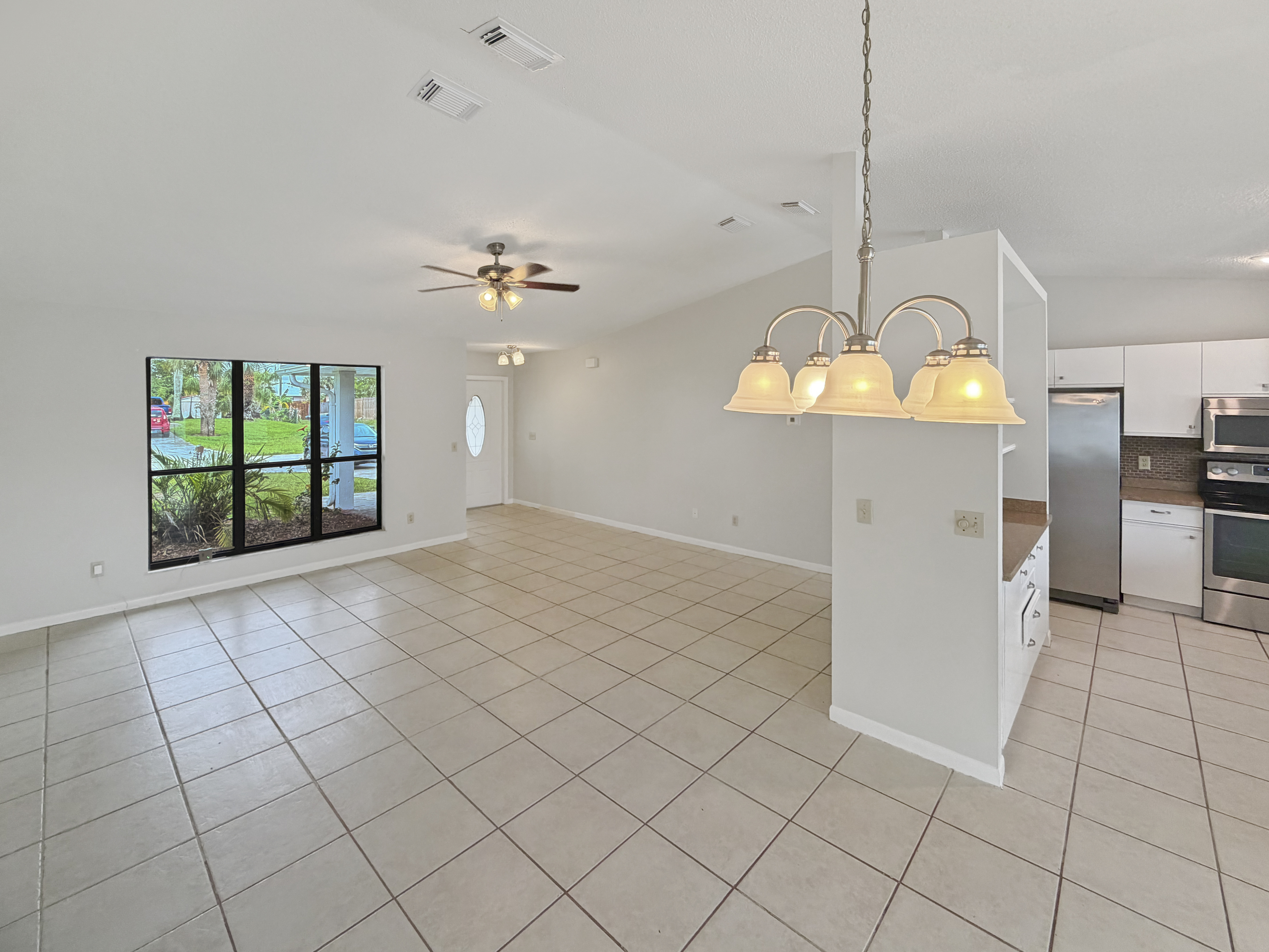 Photo 21 of 38 of 2305 SW Fern Cir, Port Saint Lucie, FL