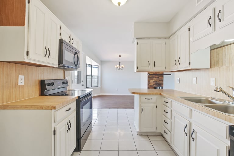 Photo 5 of 24 - 6113 Teton Dr, Mesquite, TX 75150