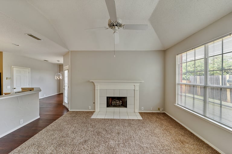 Photo 3 of 29 - 4719 Lennon Ave, Arlington, TX 76016