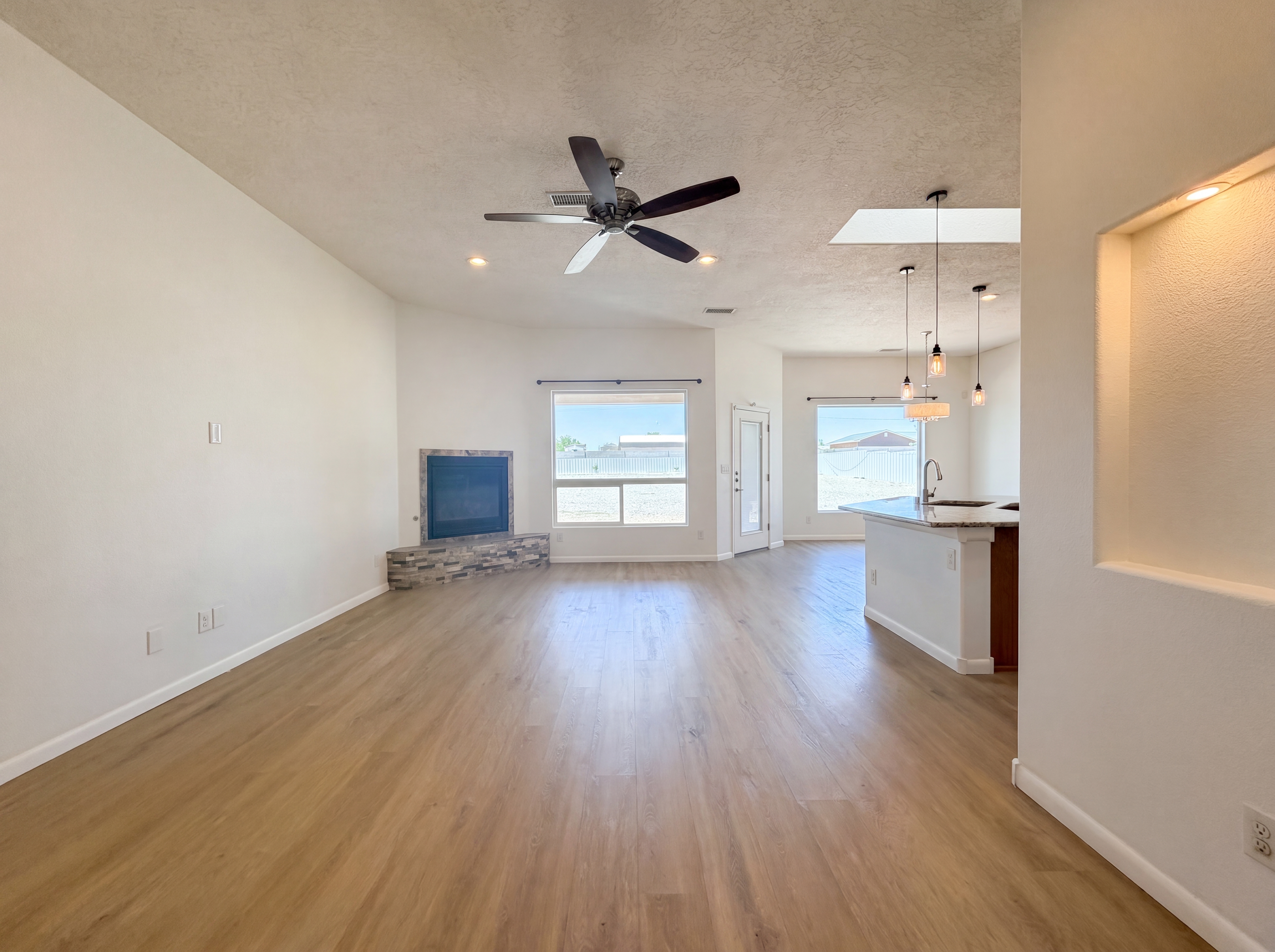 Photo 7 of 21 of 1625 35th St SE, Rio Rancho, NM