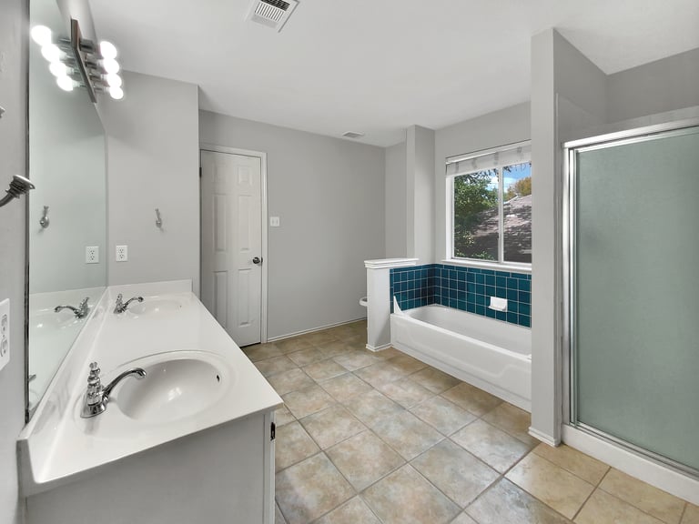 Photo 6 of 28 - 4803 Alta Loma Dr, Austin, TX 78749