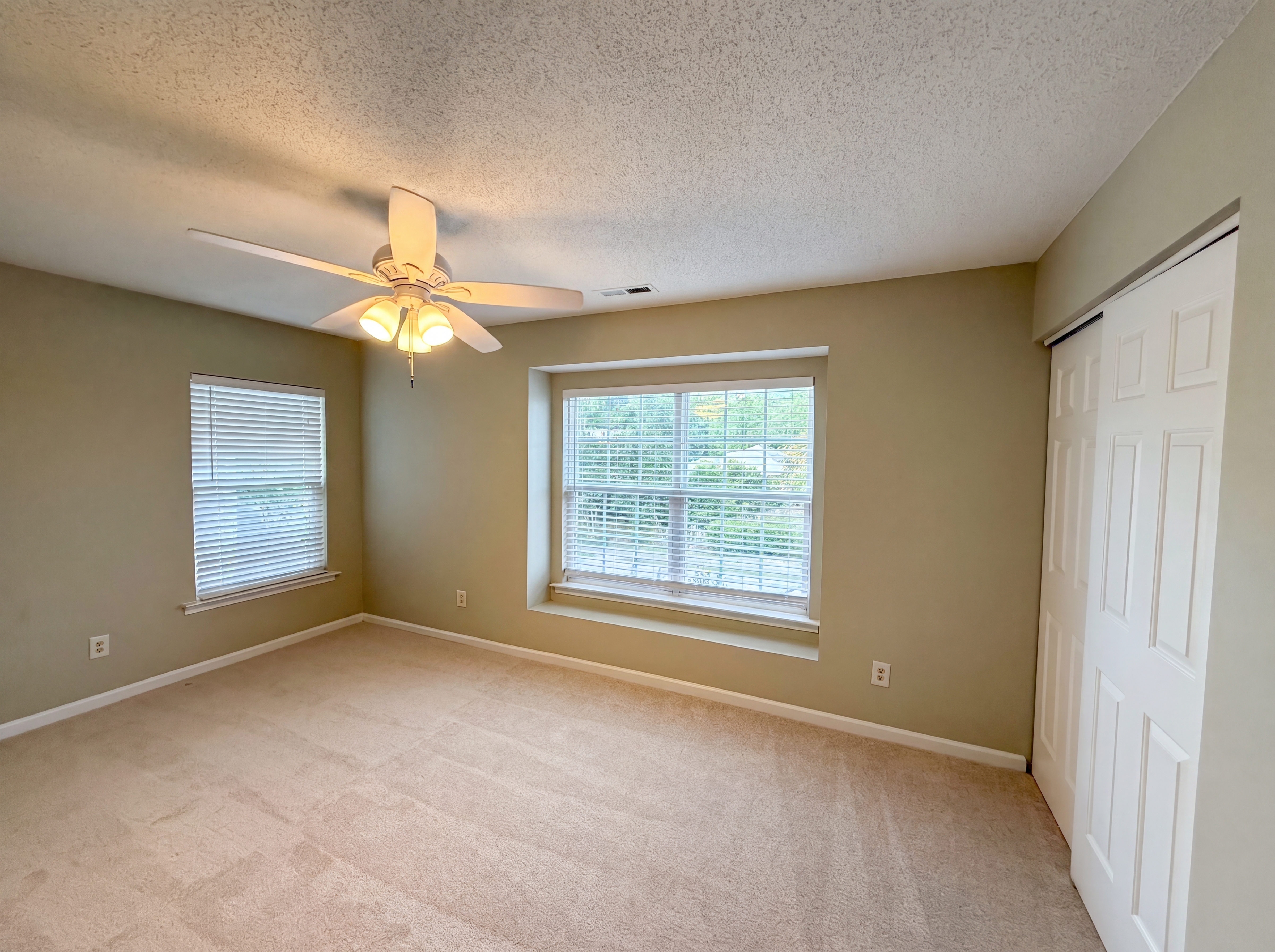 Photo 4 of 19 of 1812 Devonridge Dr, Fuquay Varina, NC