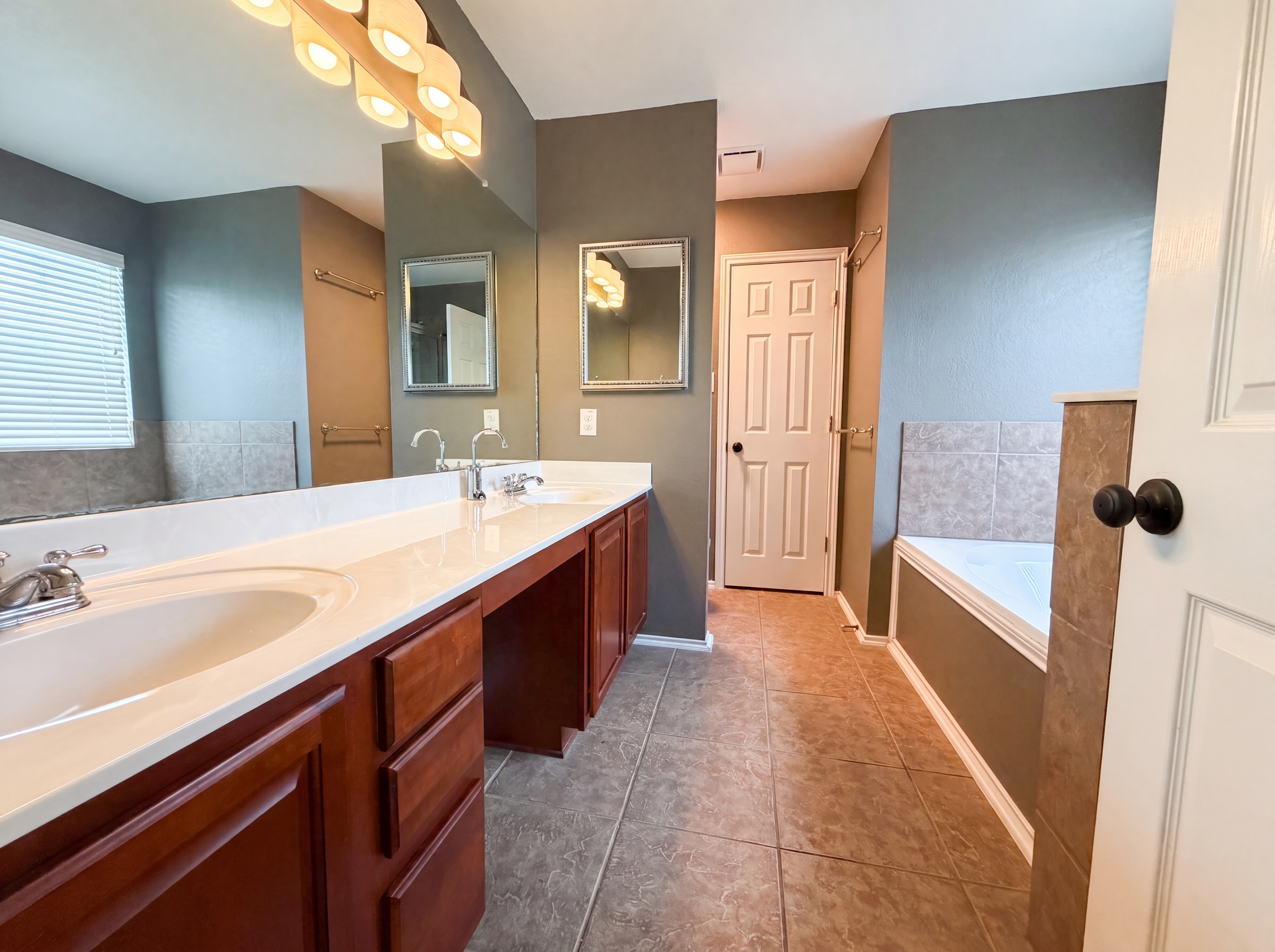 Photo 15 of 22 of 5002 Whisper Cv, Schertz, TX
