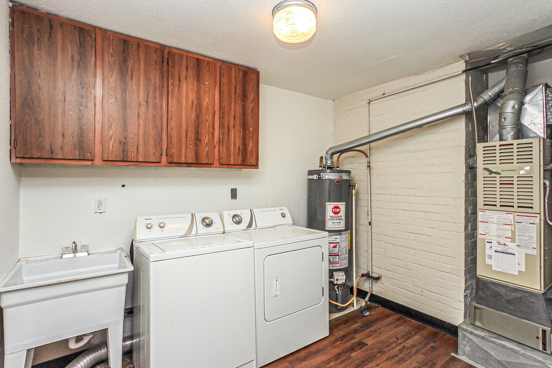 Photo 8 of 21 of 6426 S G St, Tacoma, WA