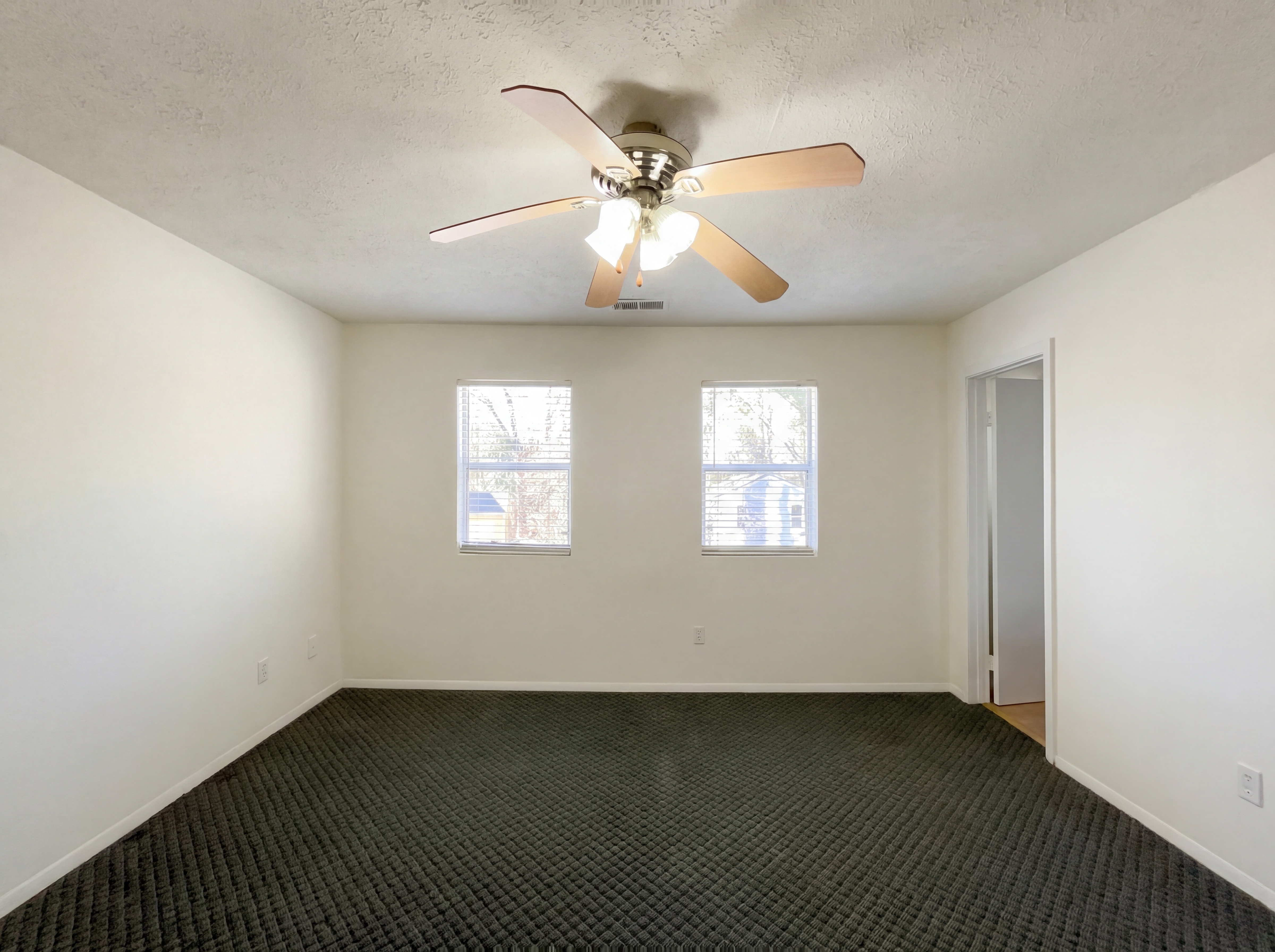 Photo 4 of 31 of 5328 Ridge Forest Dr, Stone Mountain, GA