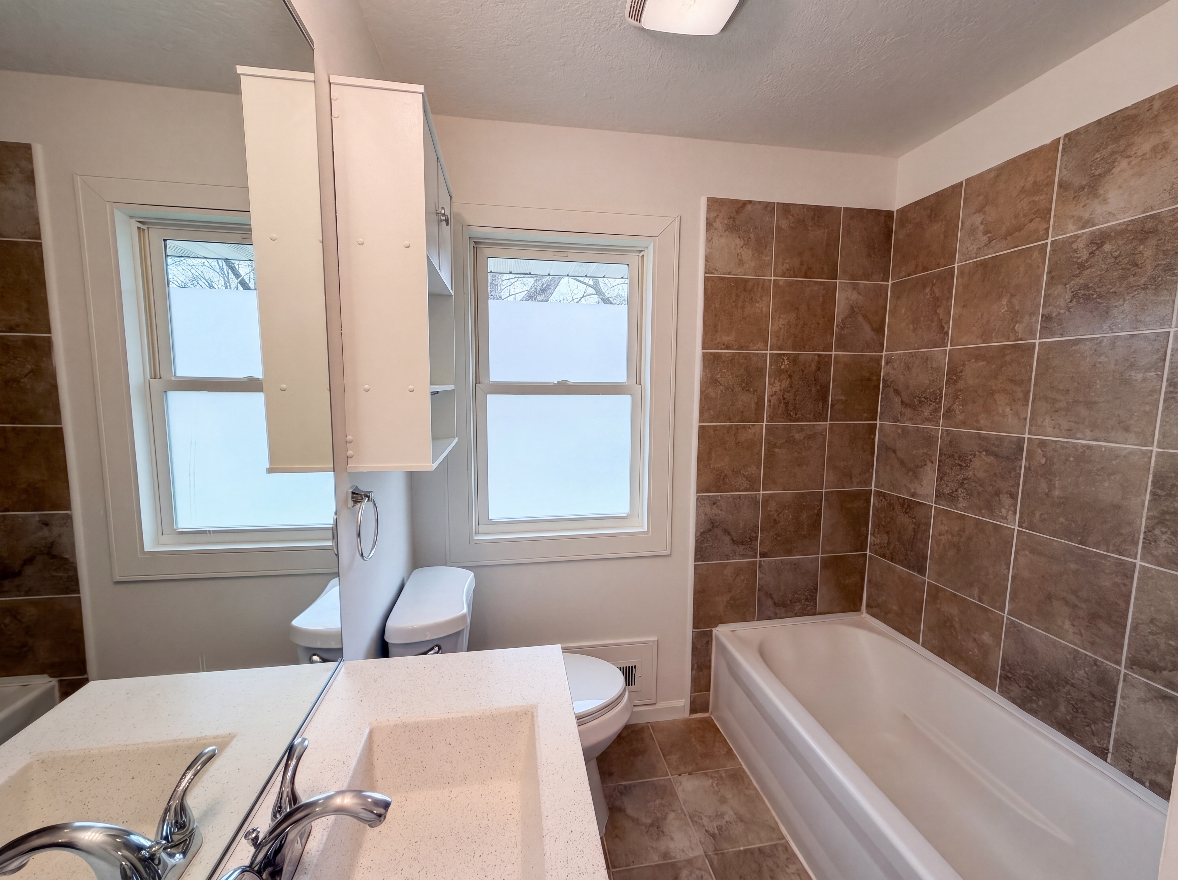 Photo 10 of 27 of 6319 Perry Ave N, Brooklyn Center, MN