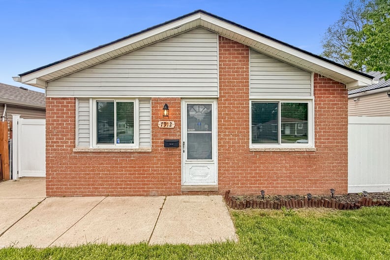 Property photo 1 of 7912 Pine St