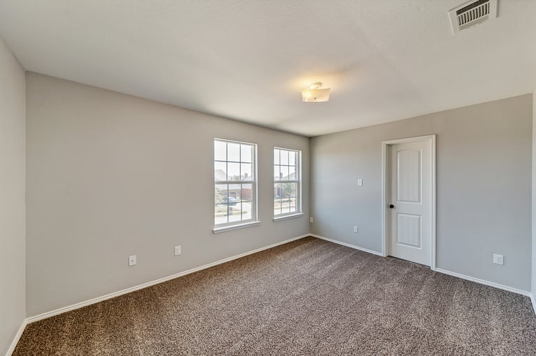 Photo 32 of 37 - 941 John Kennedy Dr, Saginaw, TX 76179