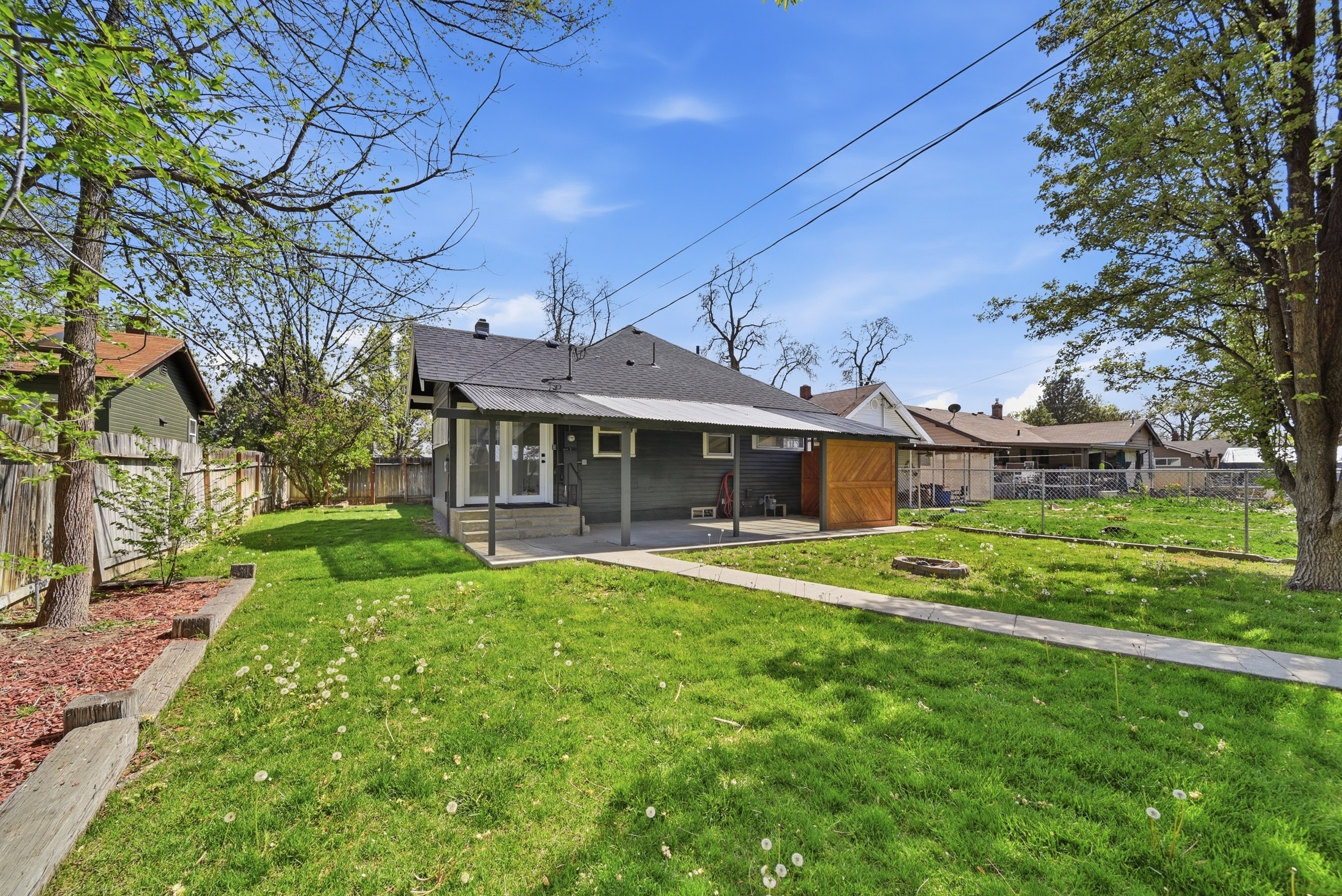 Photo 5 of 27 of 415 6th Ave S, Nampa, ID
