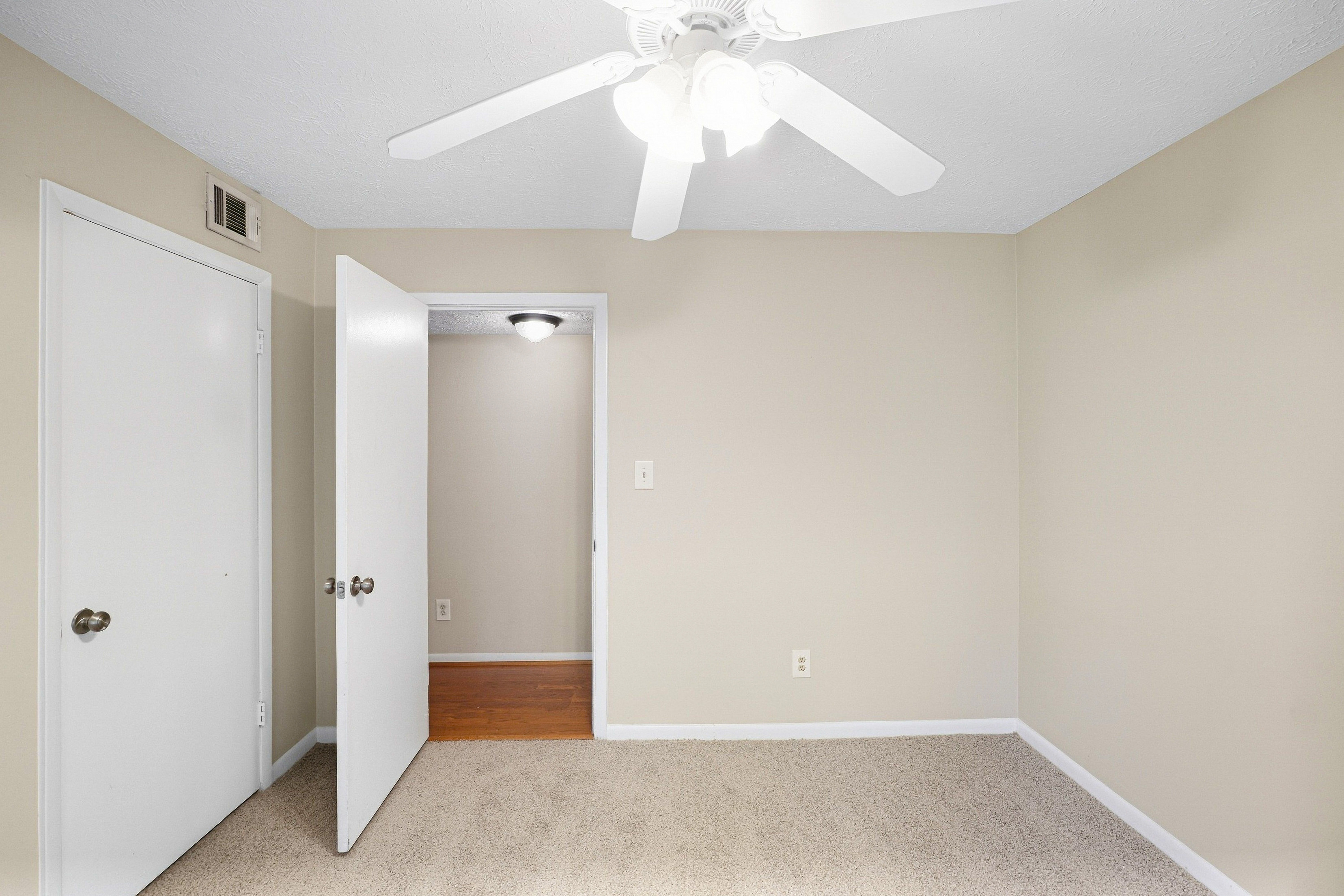 Photo 20 of 30 of 5145 Roswell Rd, Sandy Springs, GA
