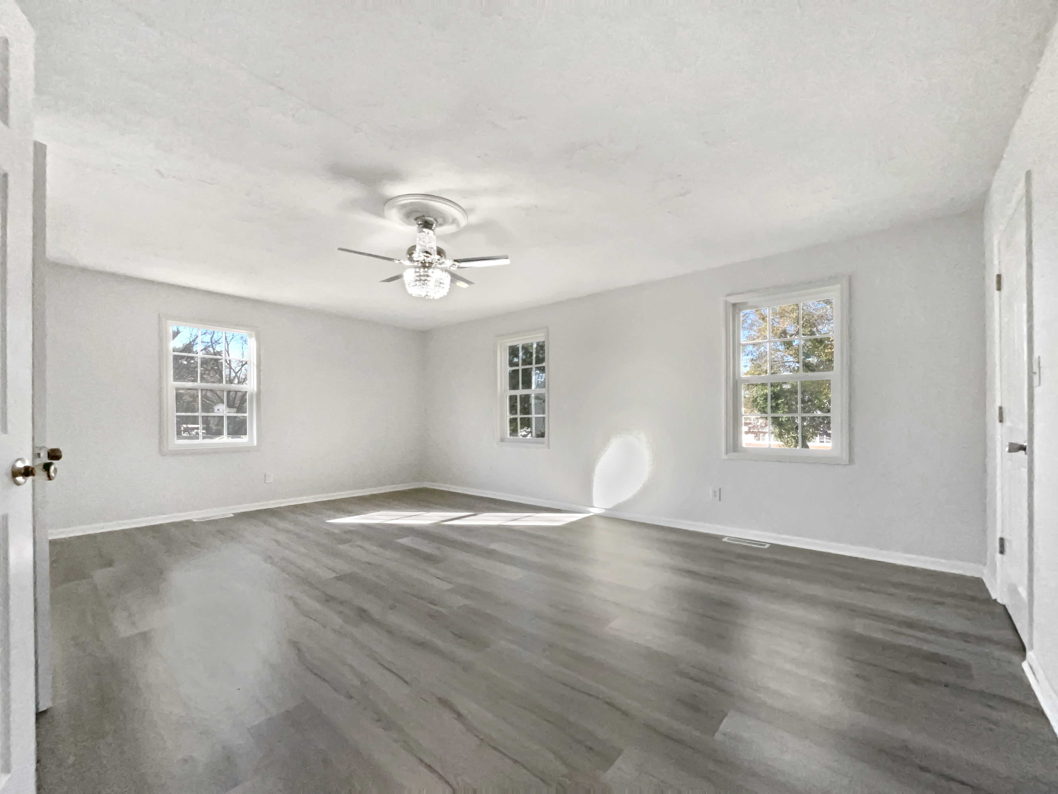 Photo 15 of 18 of 5142 Meadowbrook Dr, Fayetteville, NC