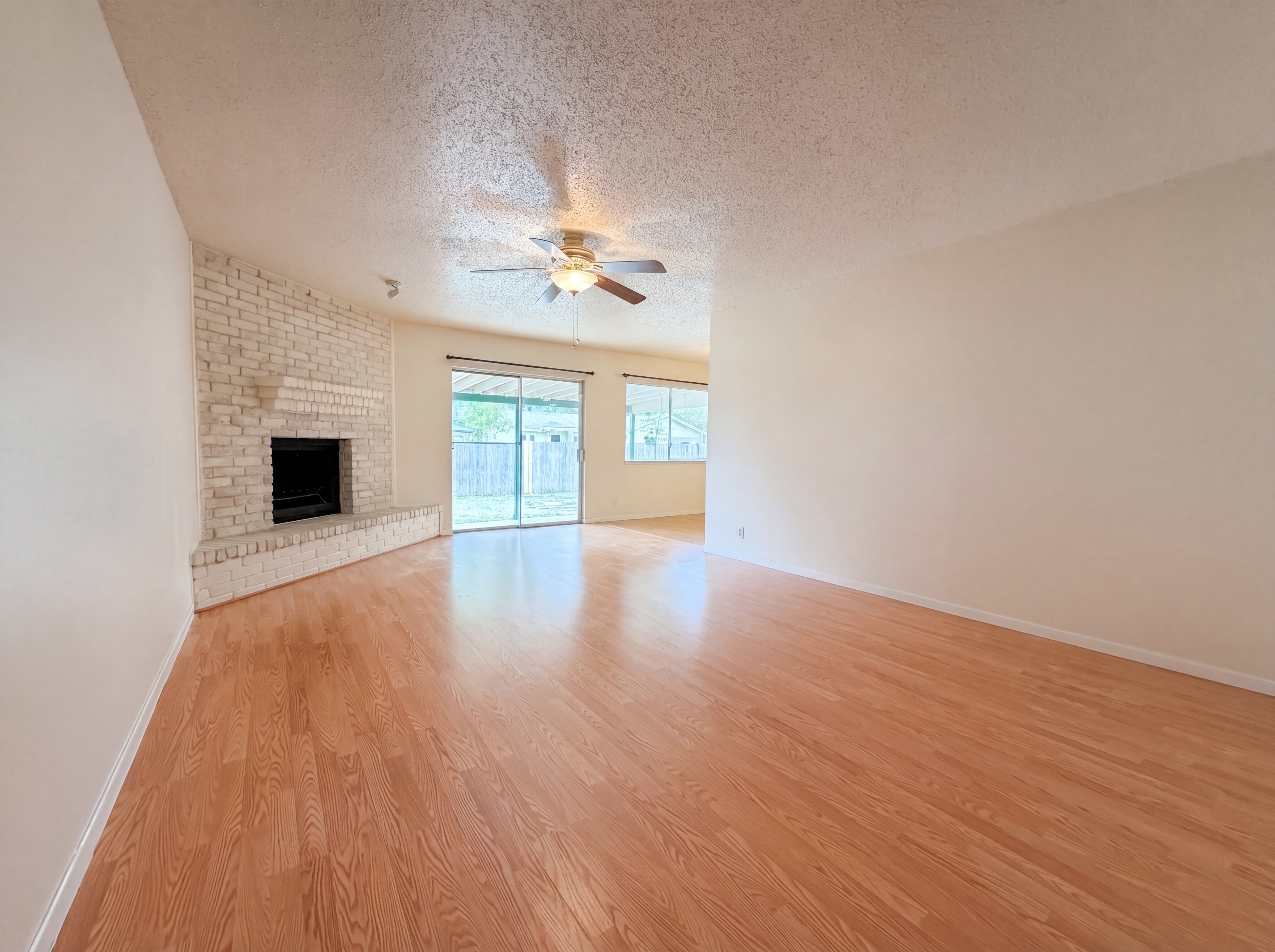Photo 3 of 17 of 528 Pecan Dr, Schertz, TX