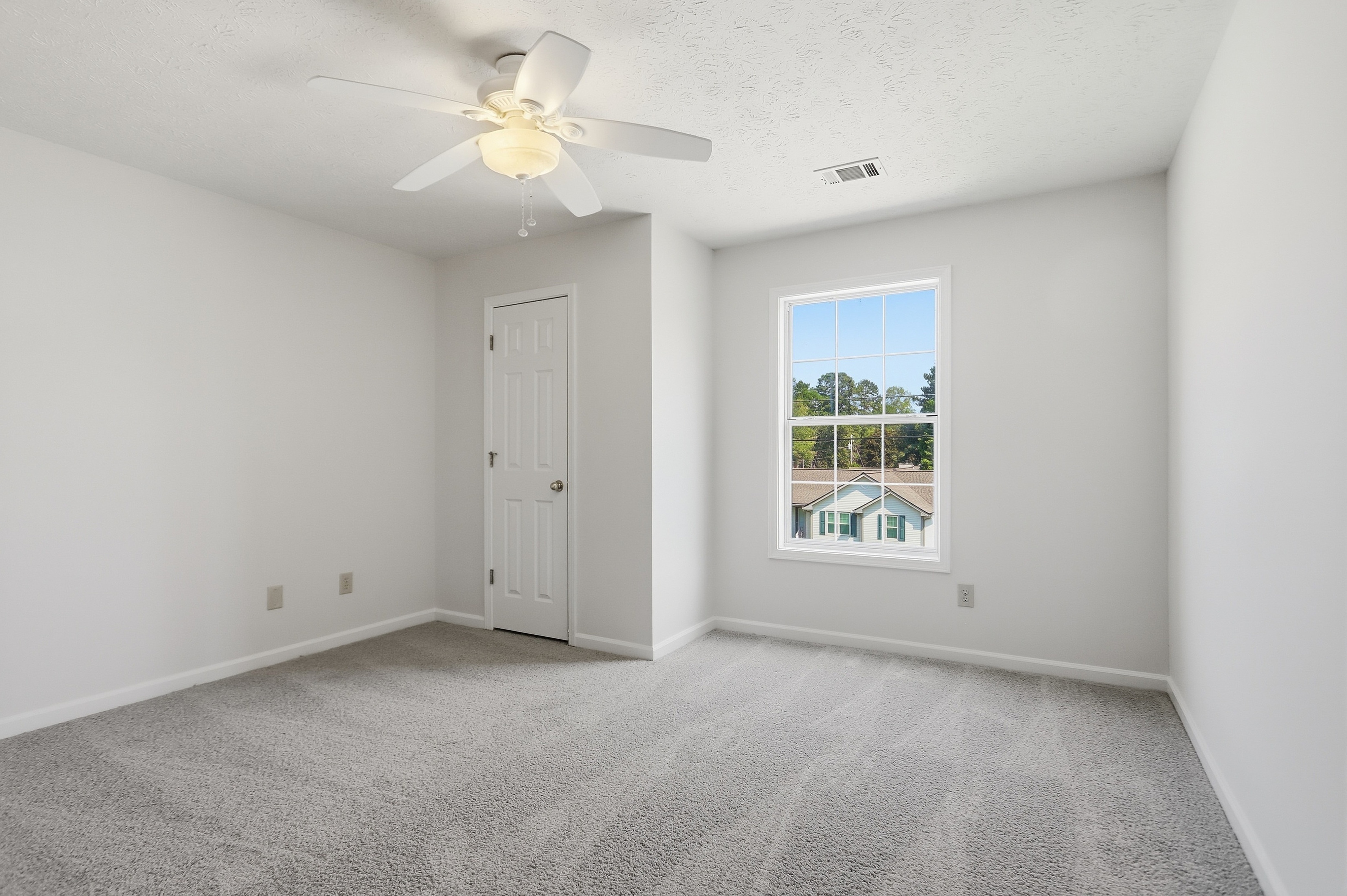Photo 14 of 38 of 5430 Princeton Oaks Dr, Sugar Hill, GA