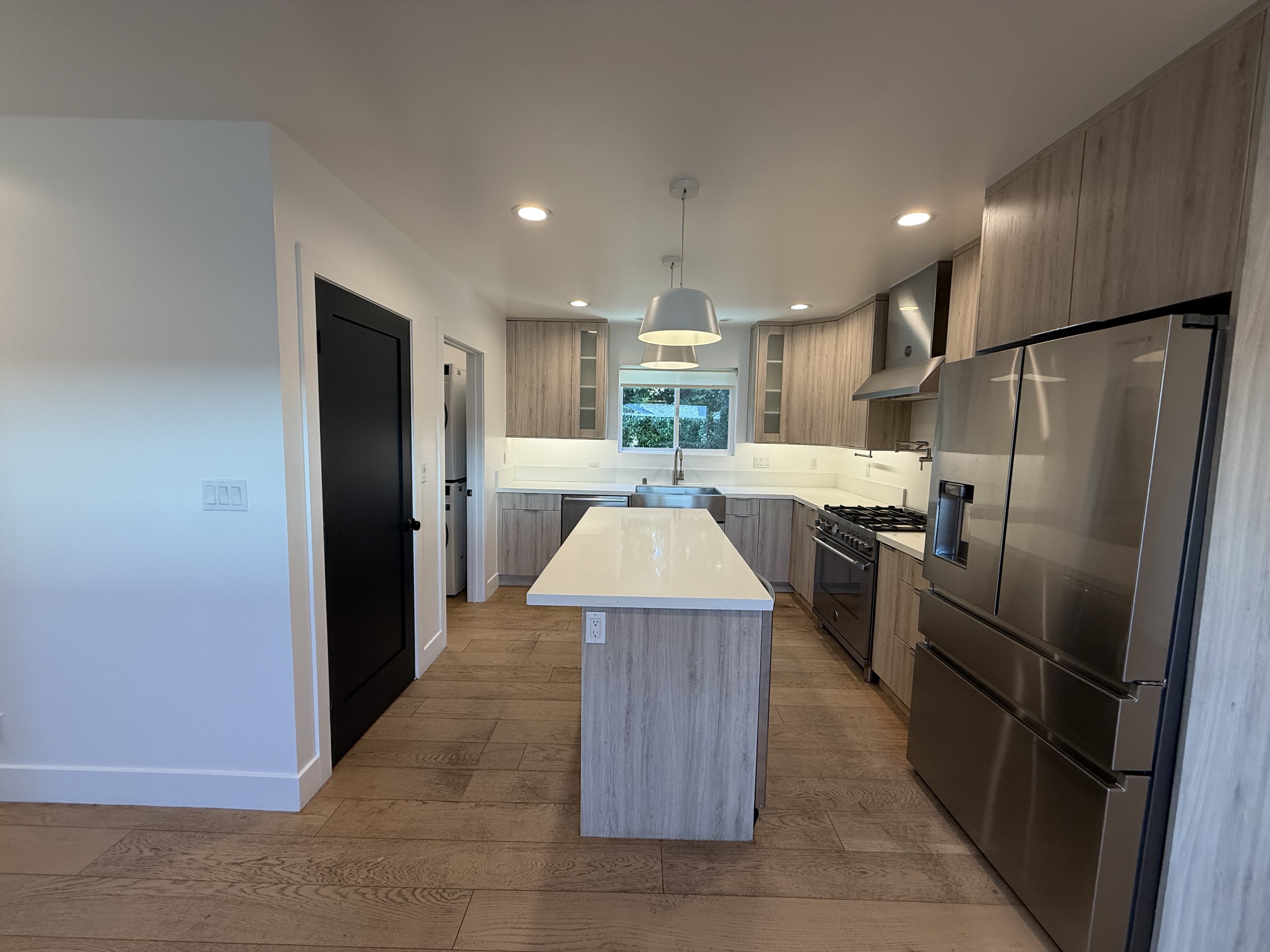 Photo 2 of 32 of 2418 Dallas St, Los Angeles, CA