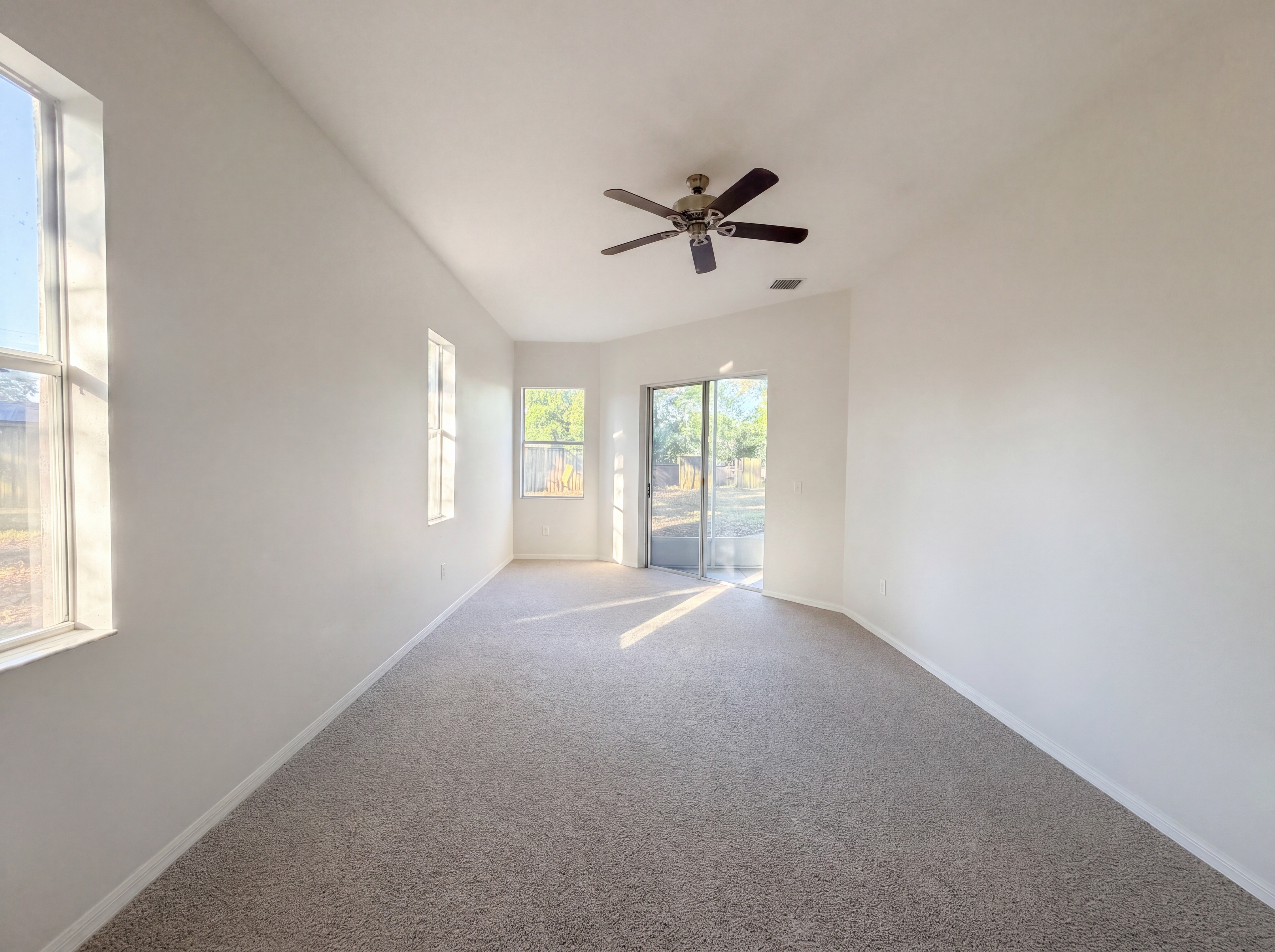 Photo 6 of 22 of 203 Taylor Bay Ln, Brandon, FL