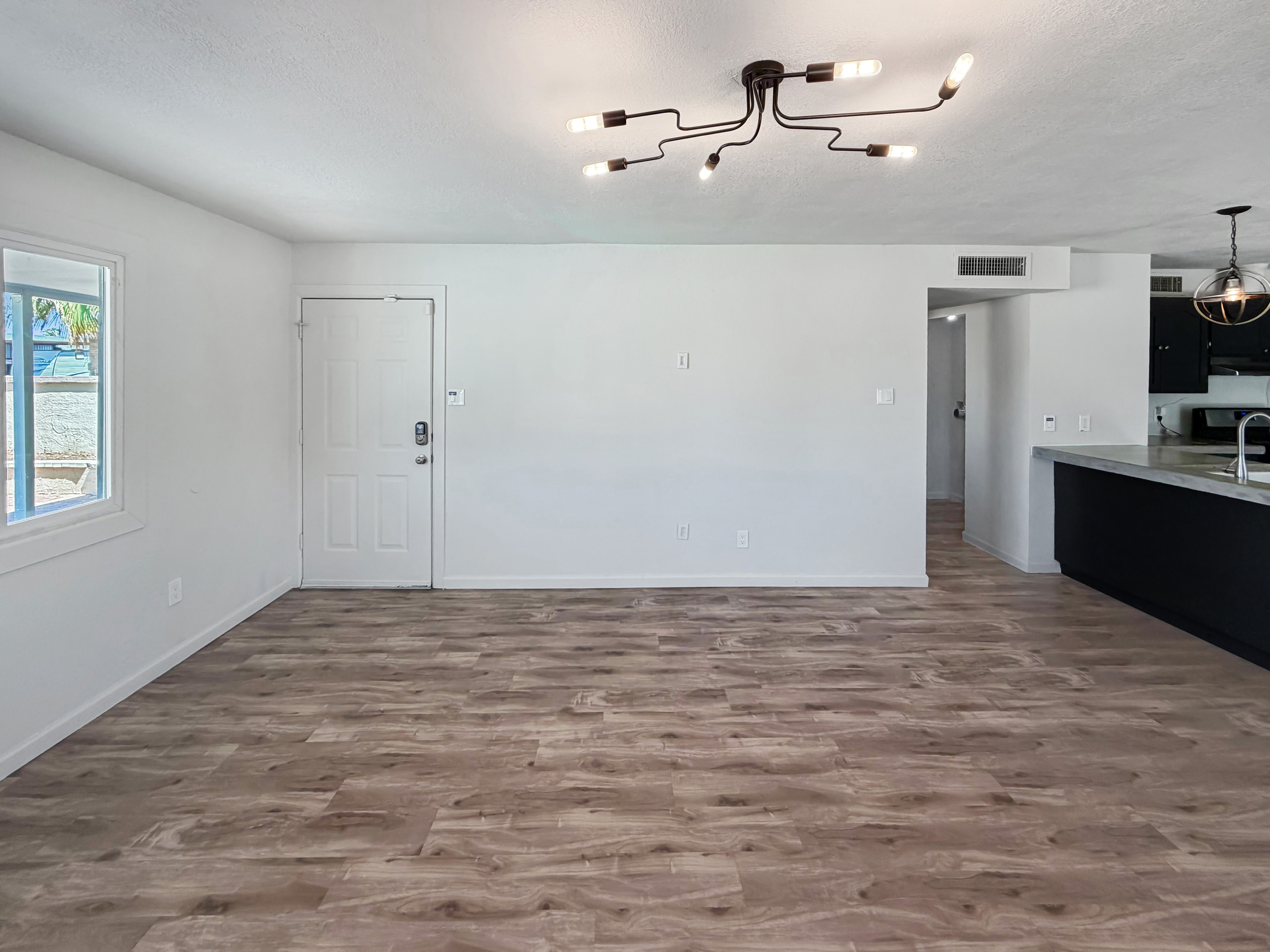 Photo 3 of 22 of 3265 W Mauna Loa Ln, Phoenix, AZ