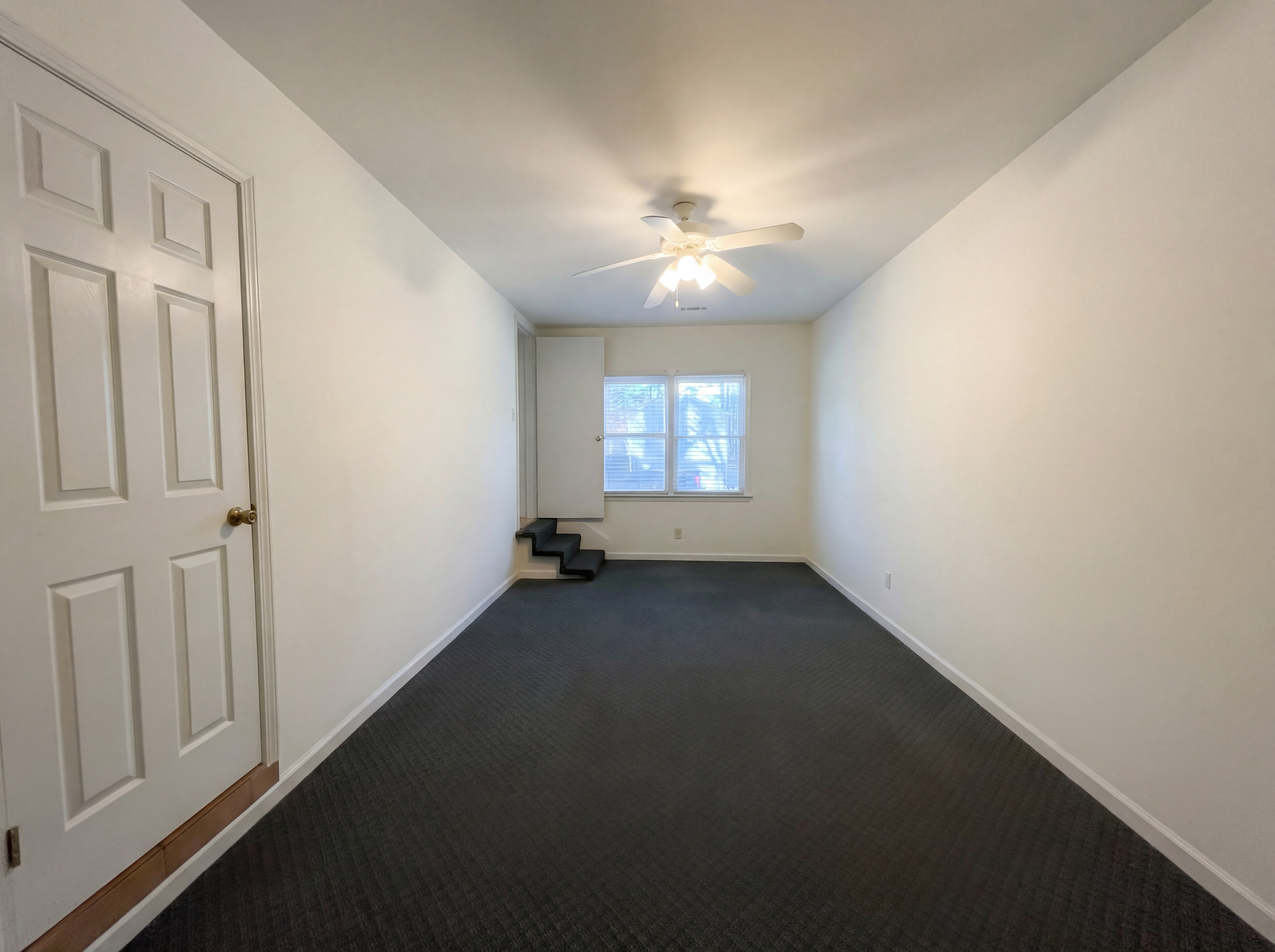 Photo 13 of 31 of 5328 Ridge Forest Dr, Stone Mountain, GA