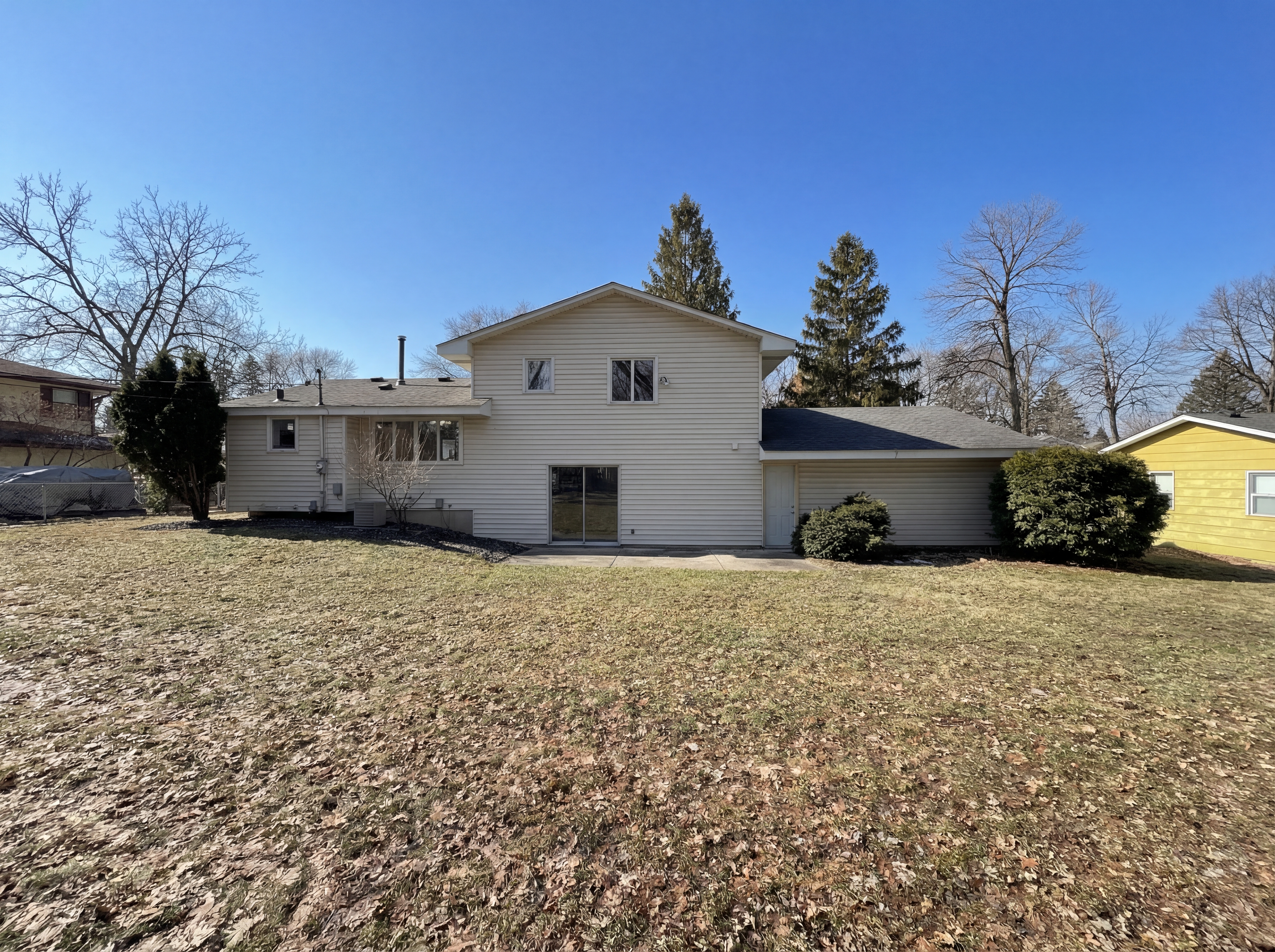 Photo 5 of 25 of 3480 Milton St N, Shoreview, MN