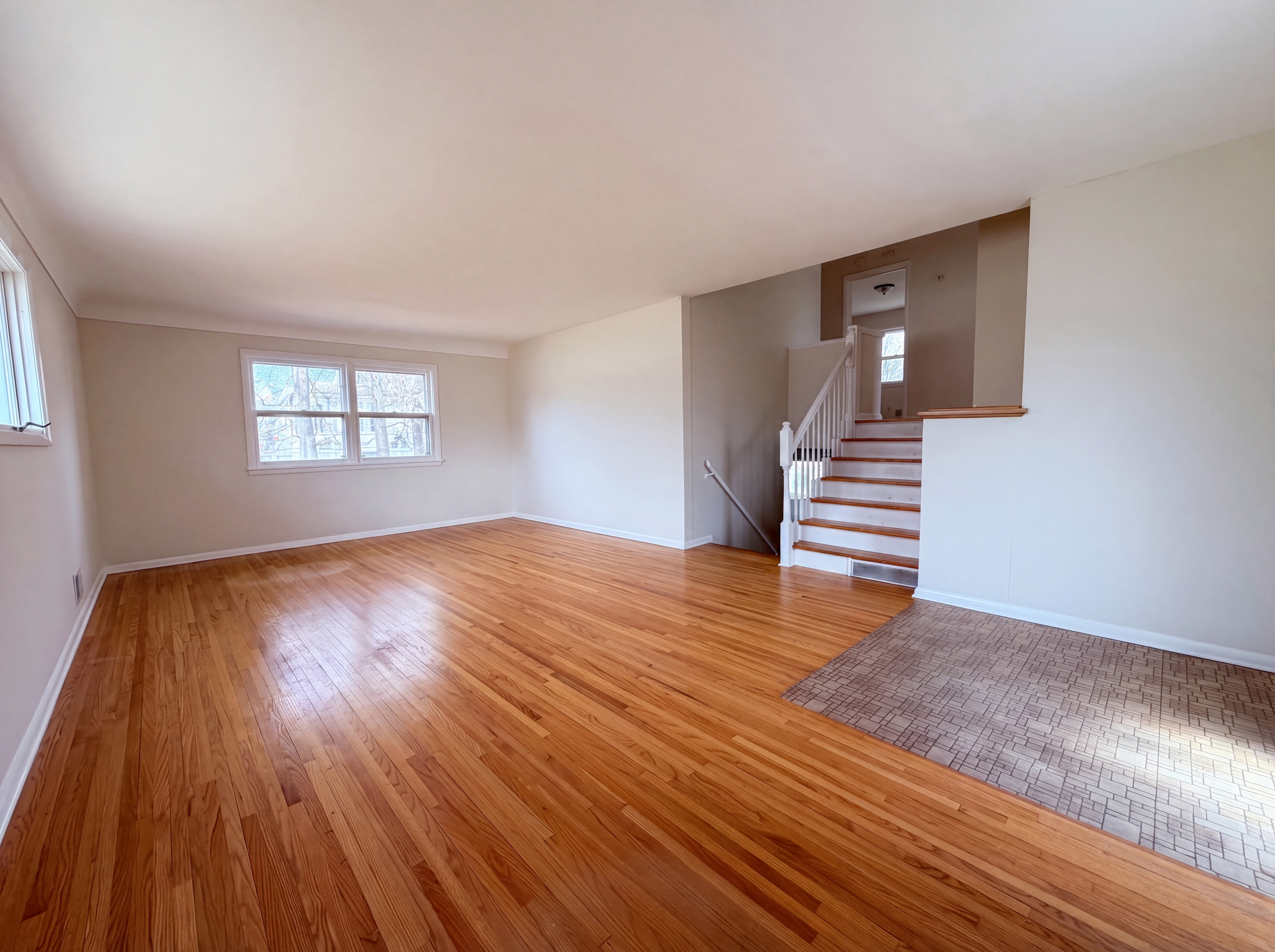 Photo 3 of 19 of 509 8th St, Farmington, MN