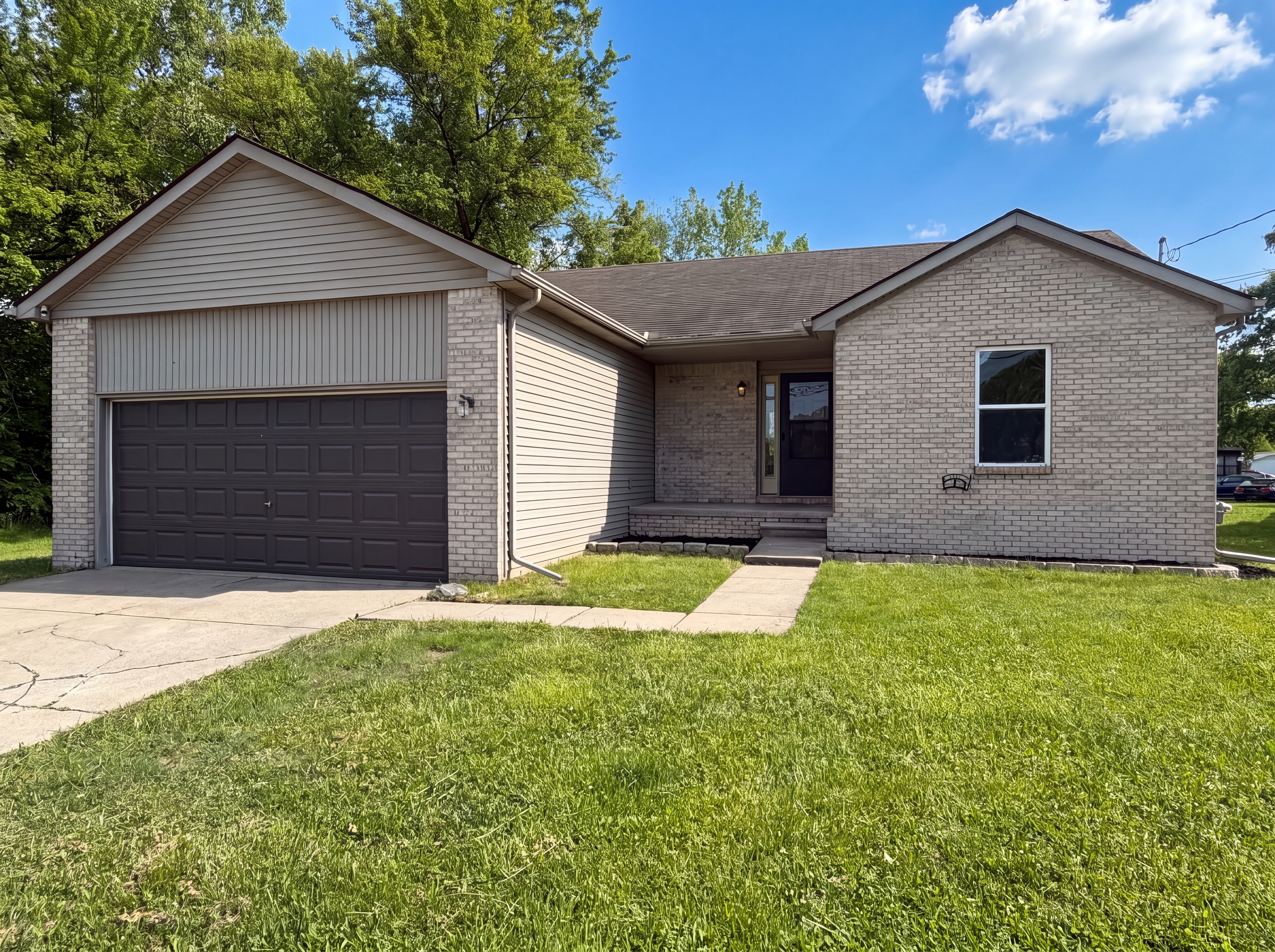 Photo 16 of 21 of 42724 North Walnut St, Clinton Township, MI