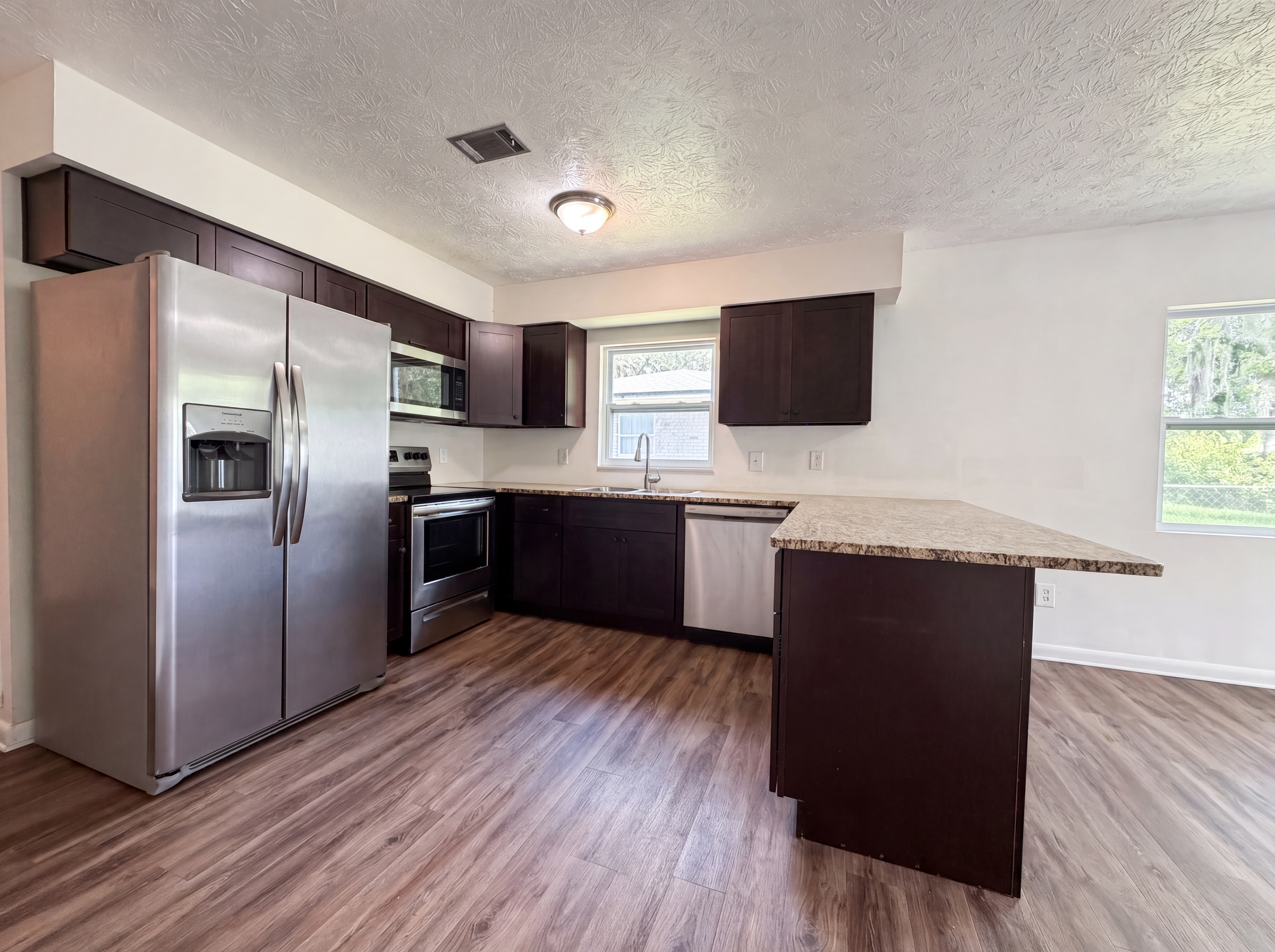 Photo 2 of 24 of 7842 Rondeau Dr E, Jacksonville, FL