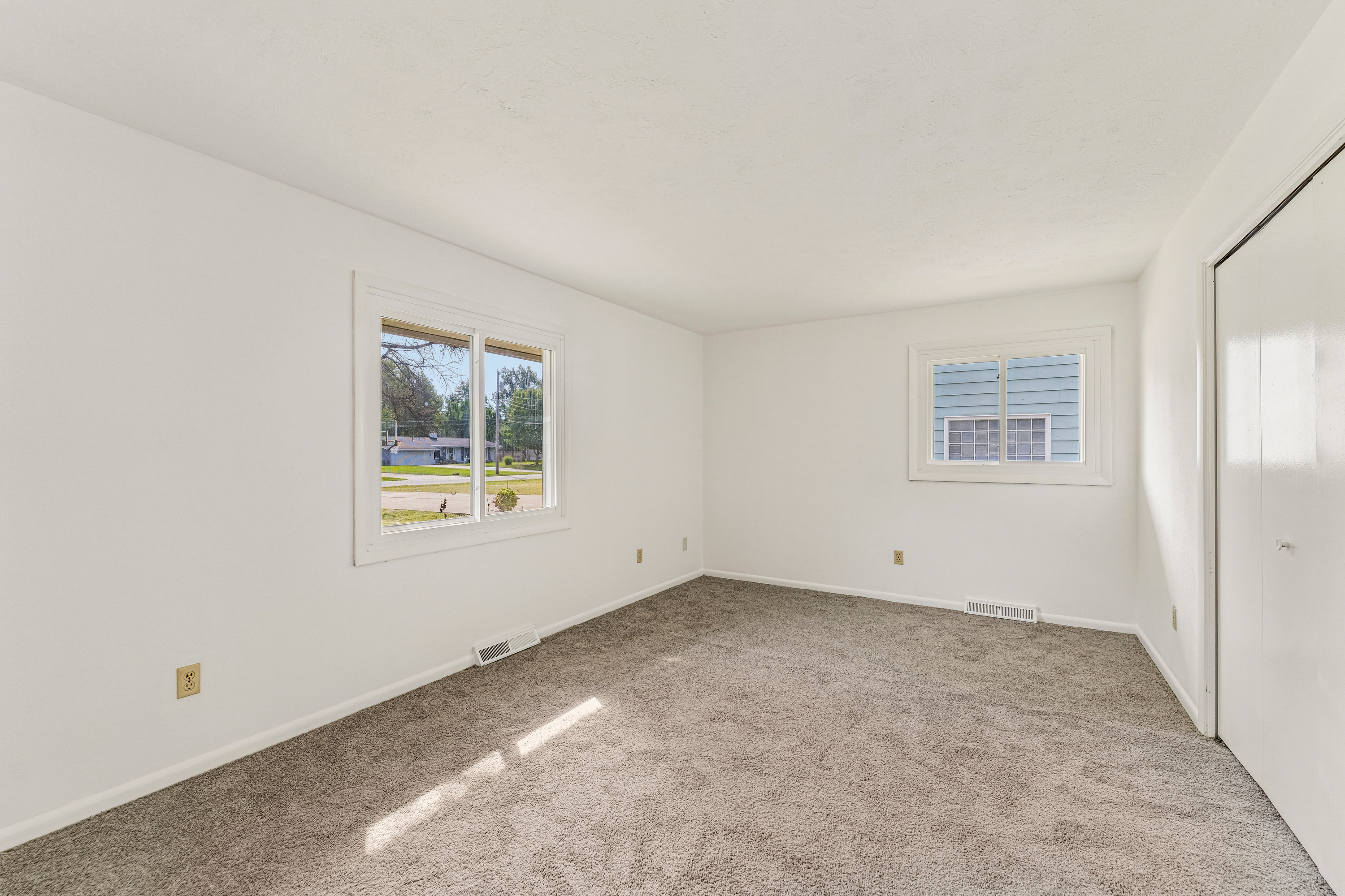 Photo 21 of 40 of 460 Long St, Amherst, OH