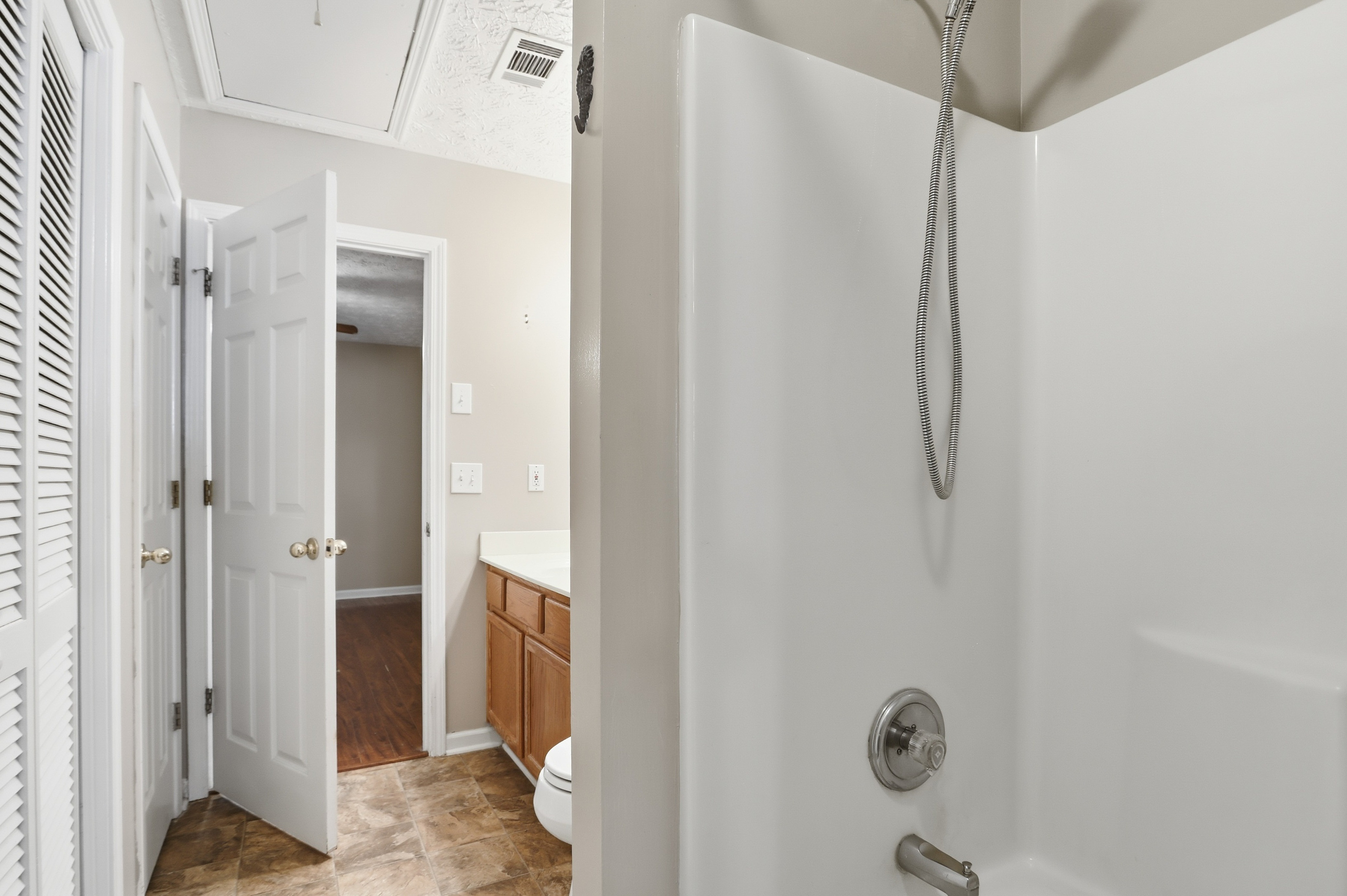 Photo 17 of 23 of 1148 Britley Park Ln, Woodstock, GA