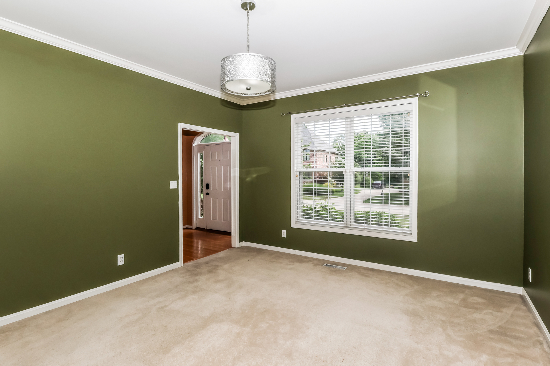 Photo 3 of 23 of 10917 Worthington Ln, Prospect, KY