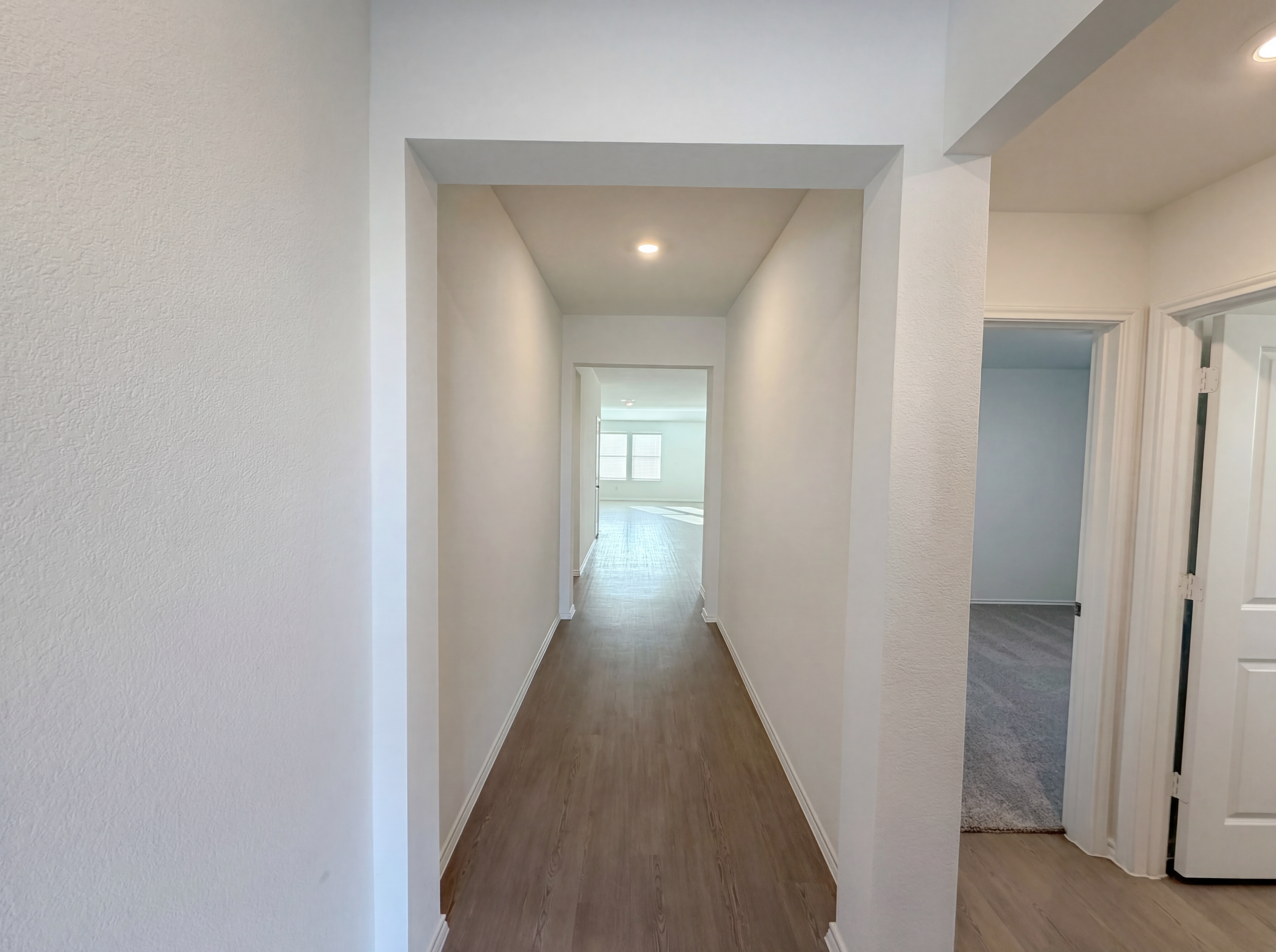 Photo 8 of 21 of 507 Vantage Dr, Hutto, TX