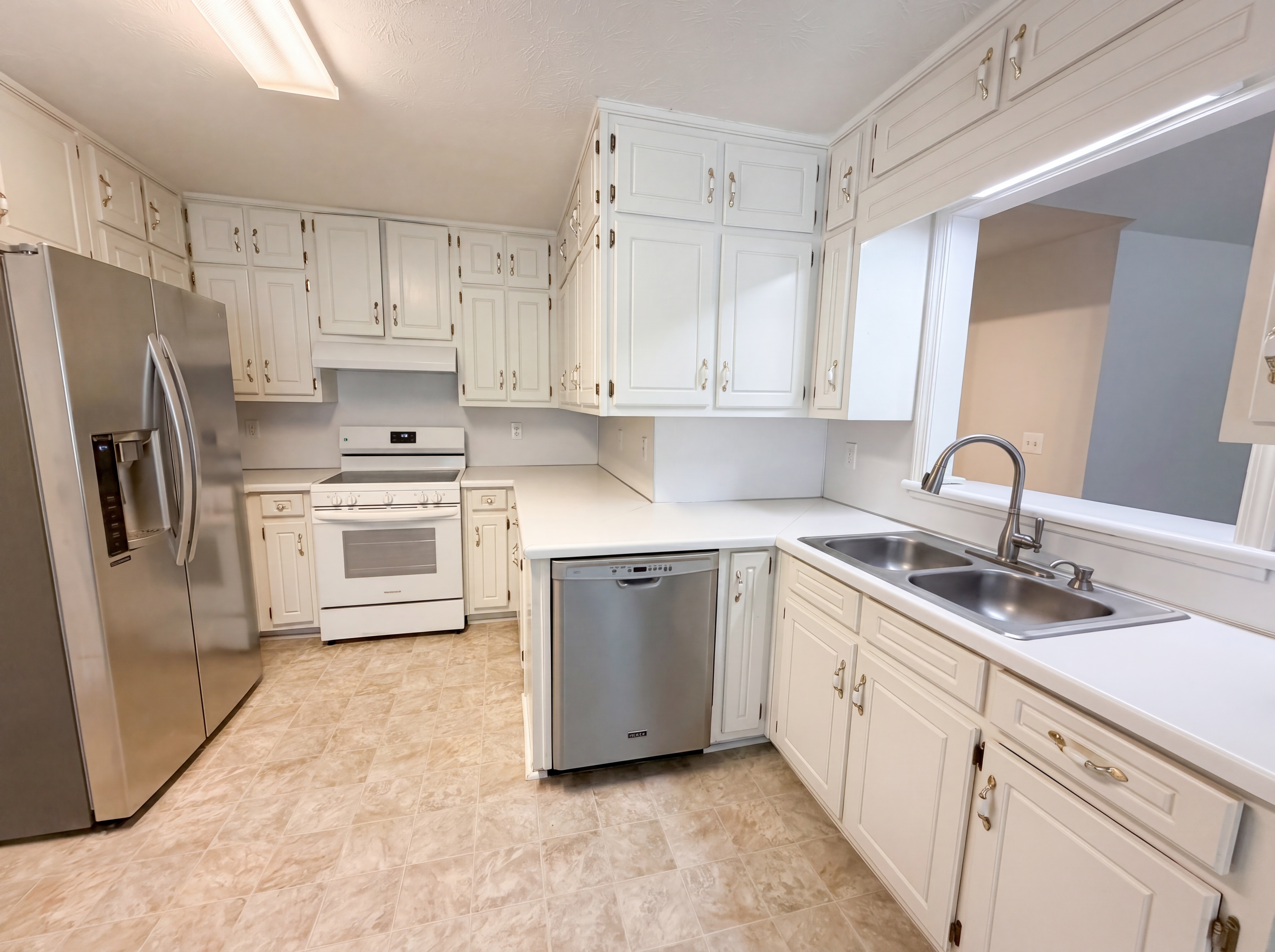 Photo 11 of 25 of 1556 Wynfield Ct, Auburn, GA