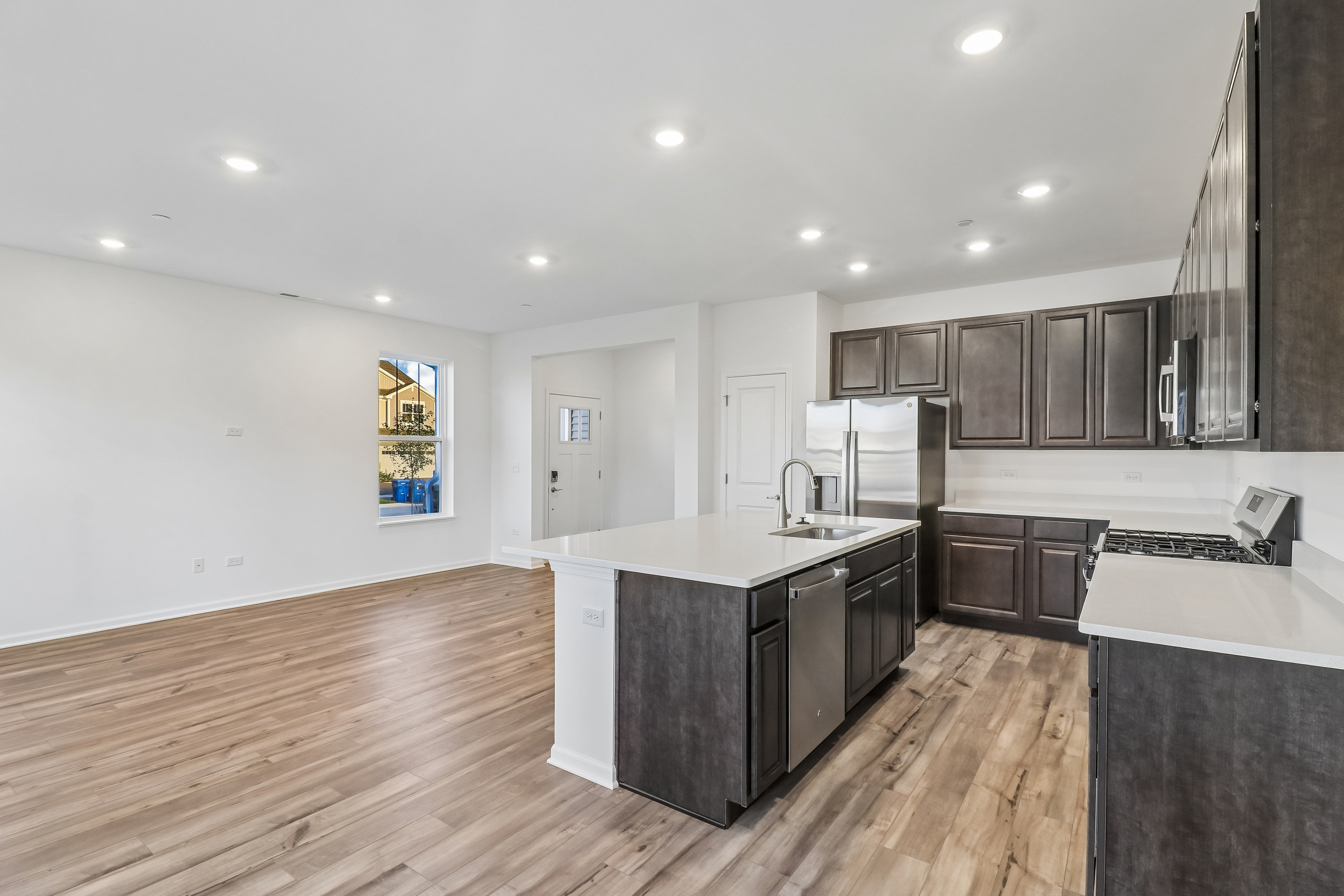 Photo 7 of 28 of 643 Cassia Ct, Crystal Lake, IL