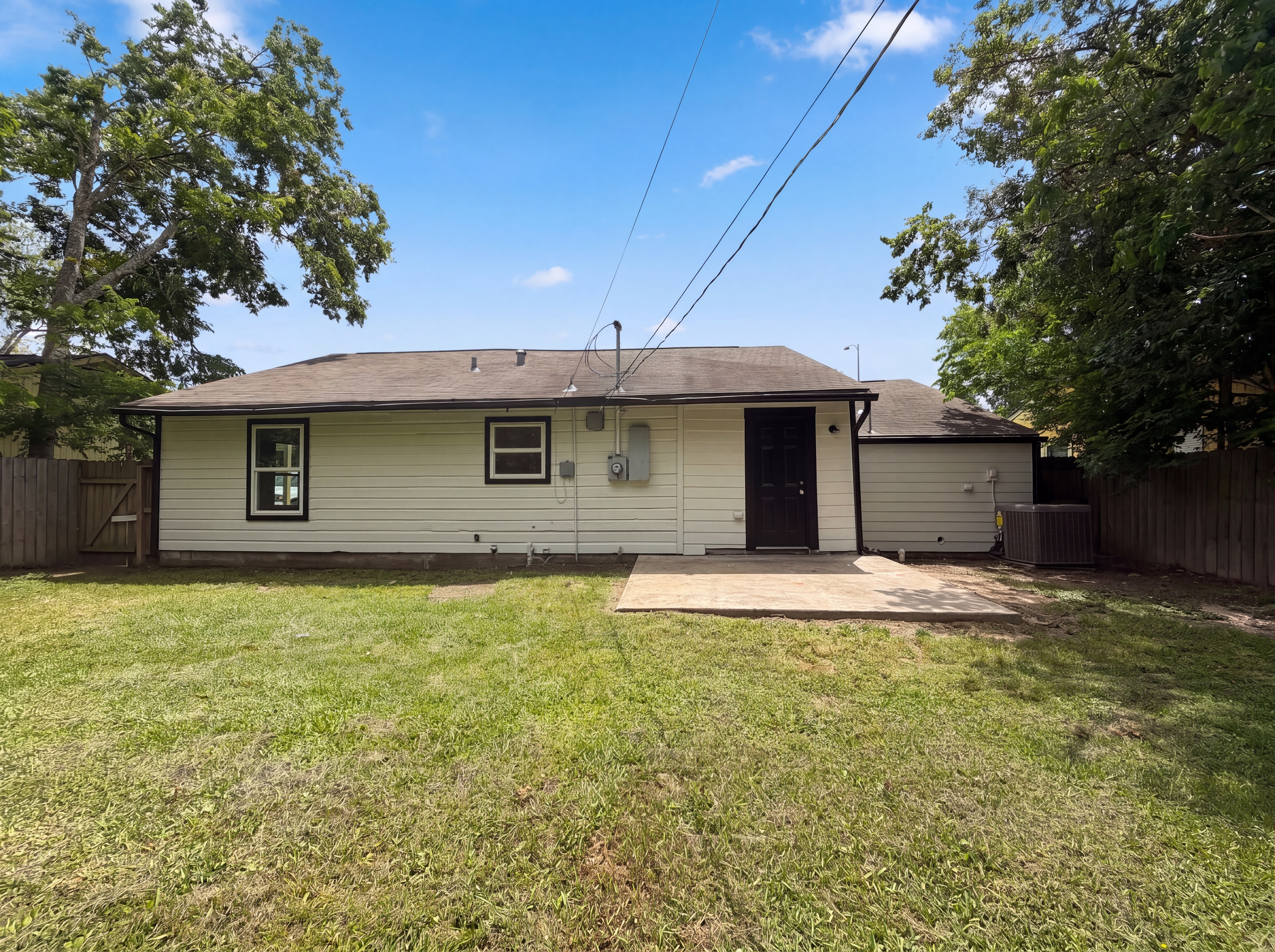 Photo 5 of 19 of 5935 Southseas St, Houston, TX