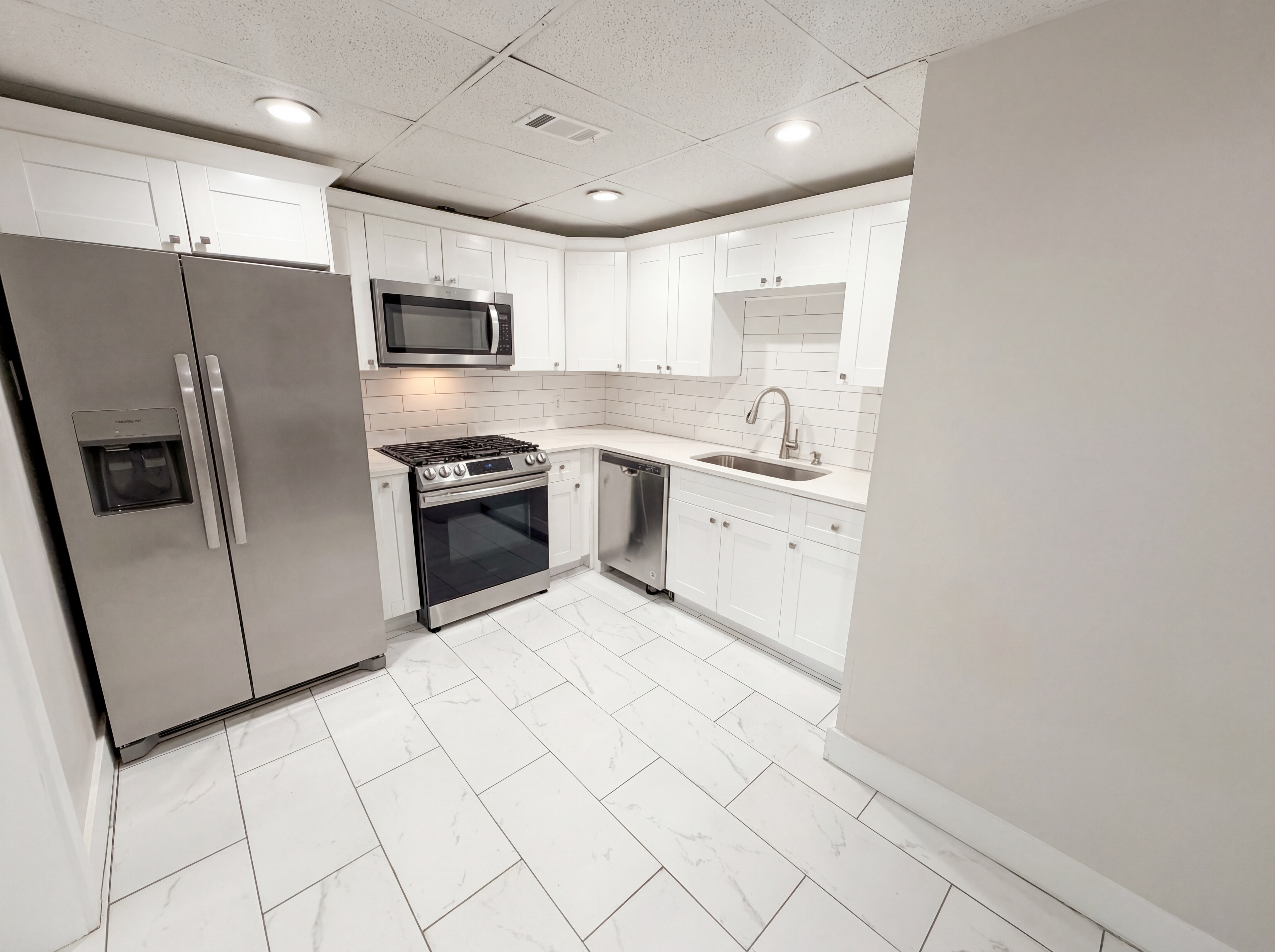 Photo 8 of 44 of 4000 Amberley Ln, Marietta, GA