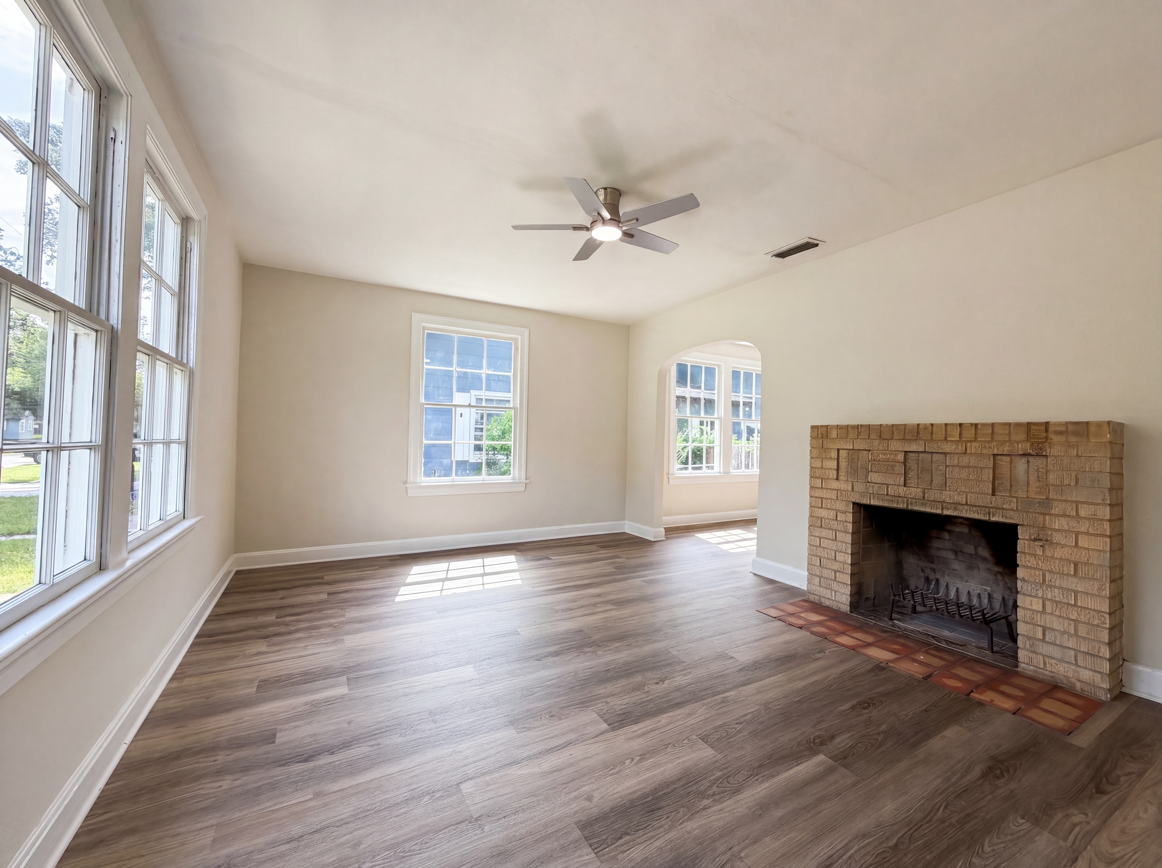 Photo 3 of 19 of 4034 Green St, Jacksonville, FL