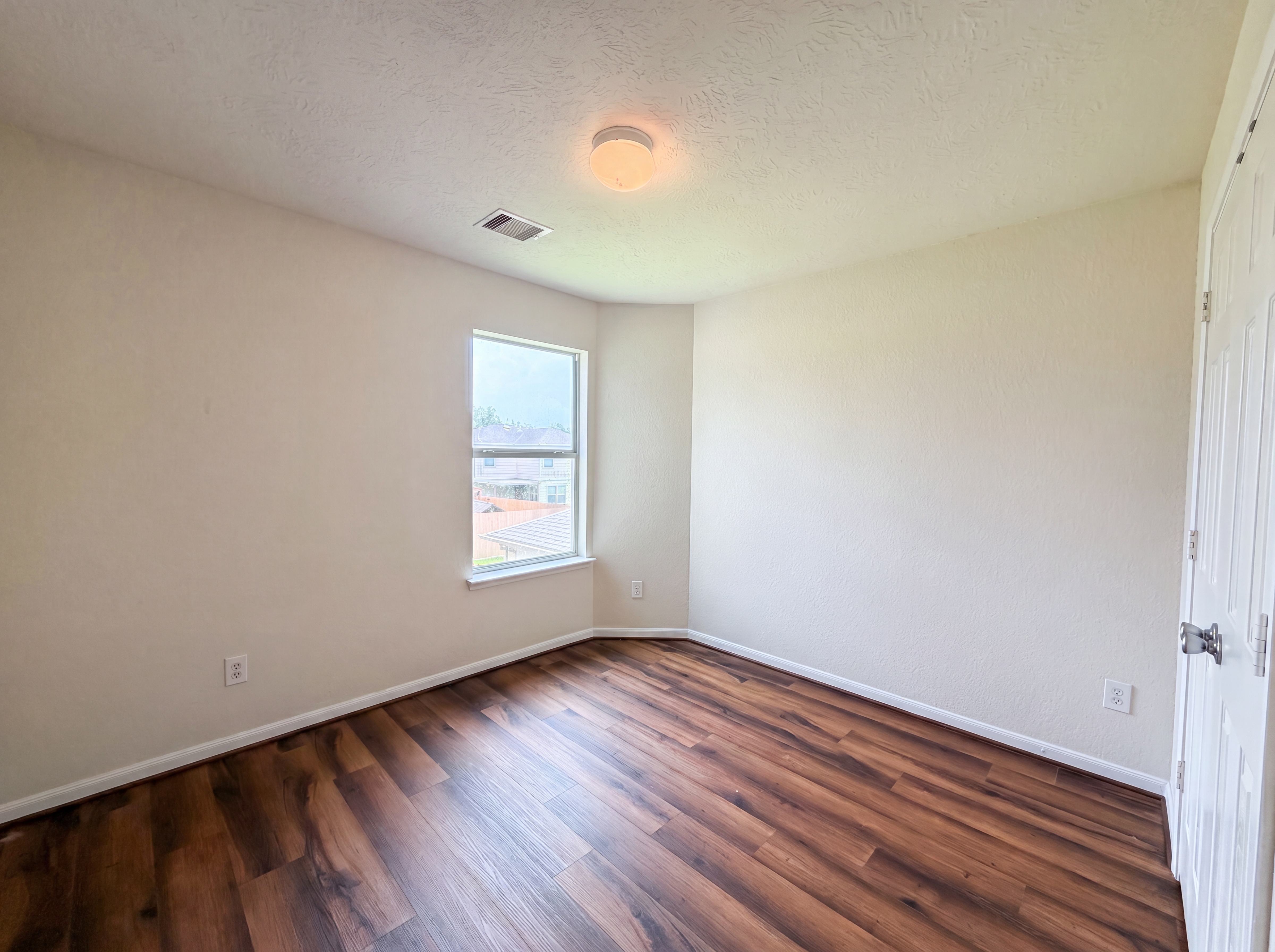 Photo 9 of 19 of 2627 Skyview Trace Ct, Houston, TX
