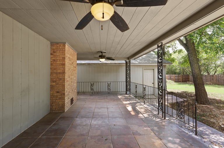 Photo 22 of 30 - 1404 Stanwood Ave, Cleburne, TX 76033