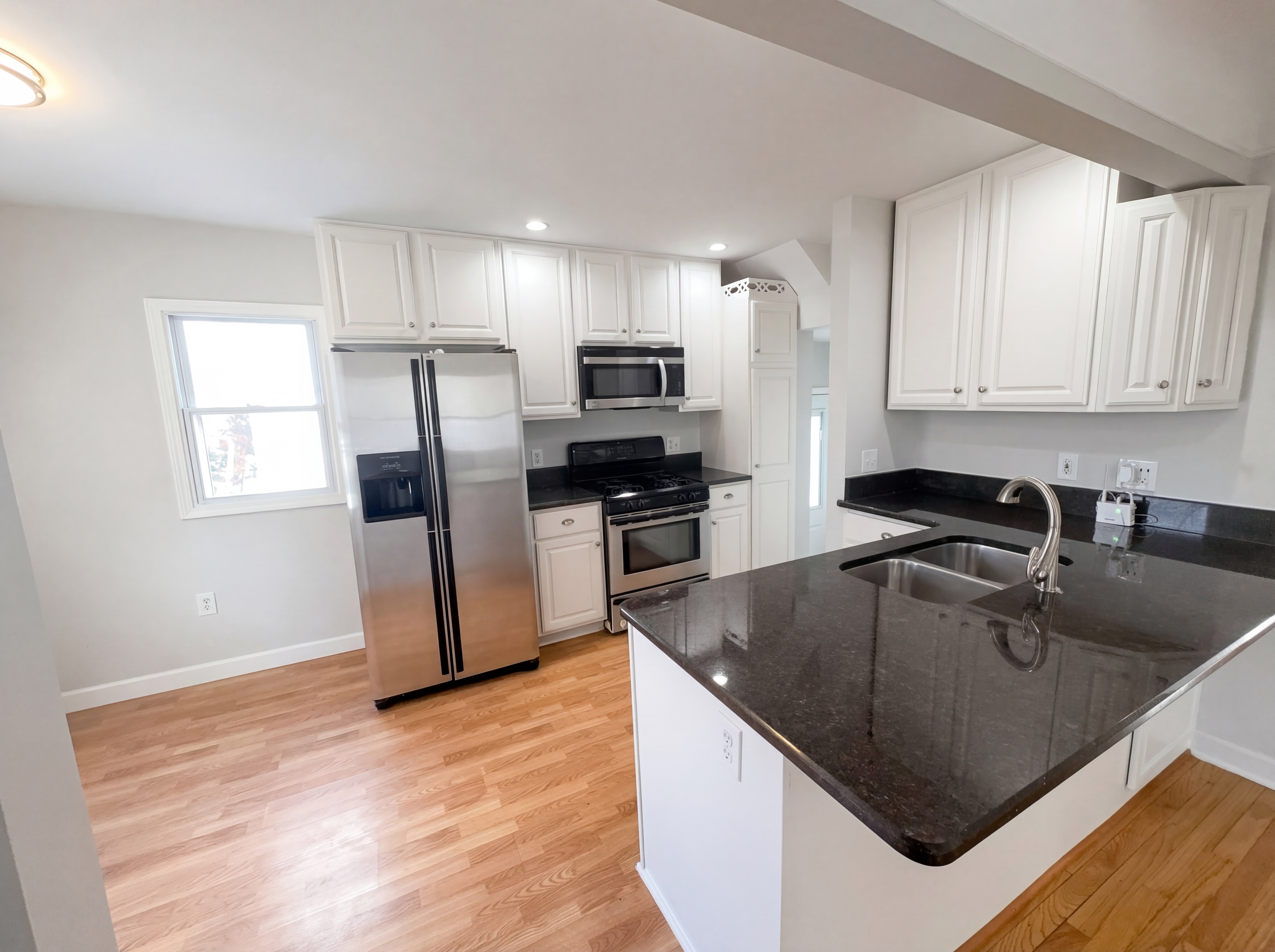 Photo 2 of 24 of 1824 E Hudson Ave, Royal Oak, MI